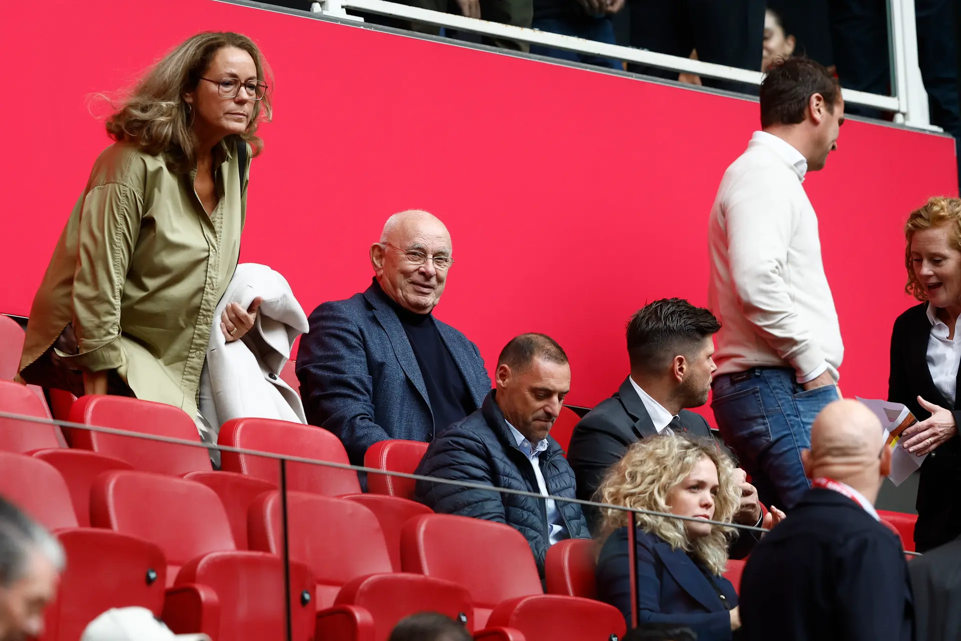 Van Praag tegengesproken: 'Genoeg aanleiding om intern onderzoek naar RvC Ajax te doen'