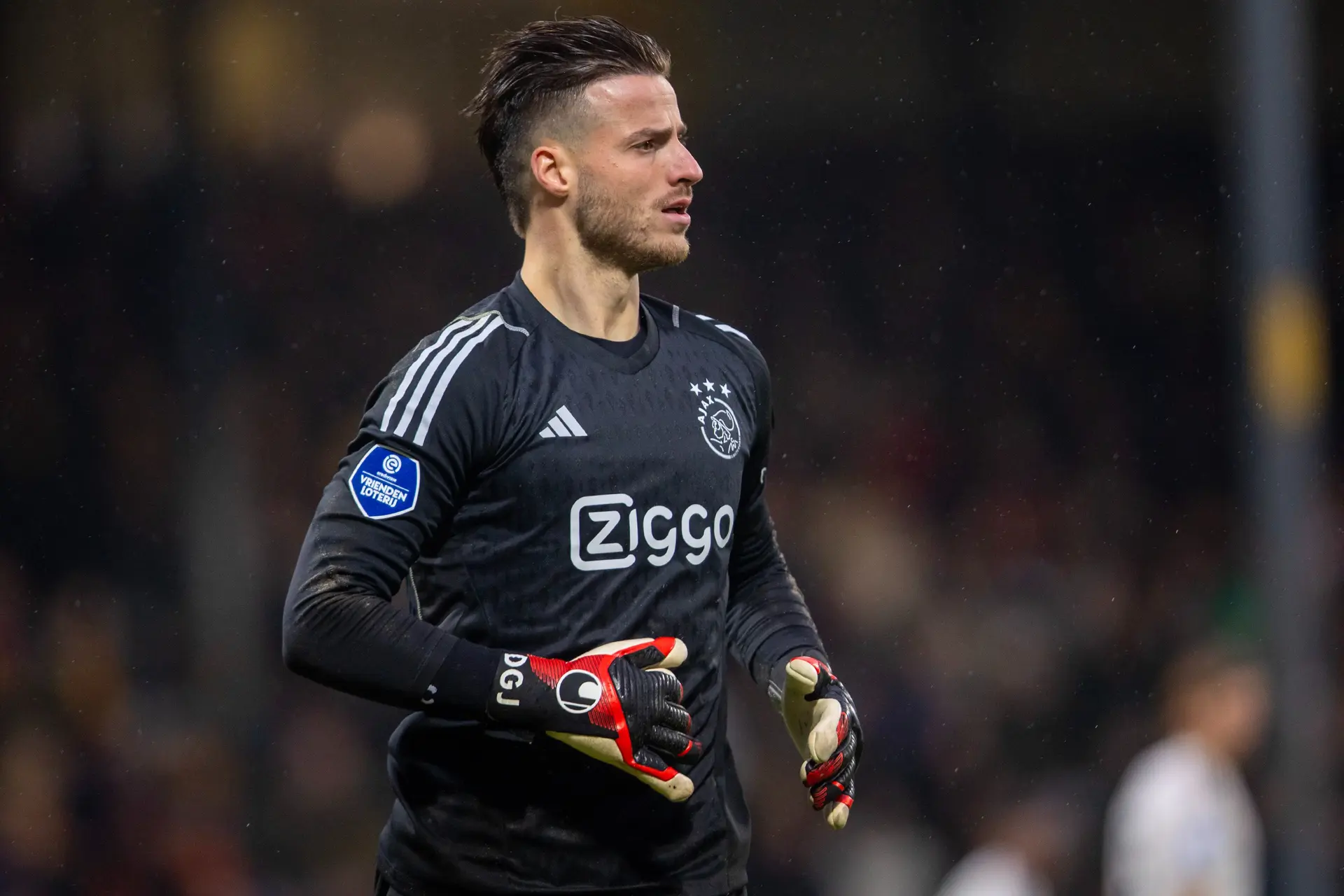 Ajax brengt slecht nieuws: Ramaj loopt breuk in elleboog op