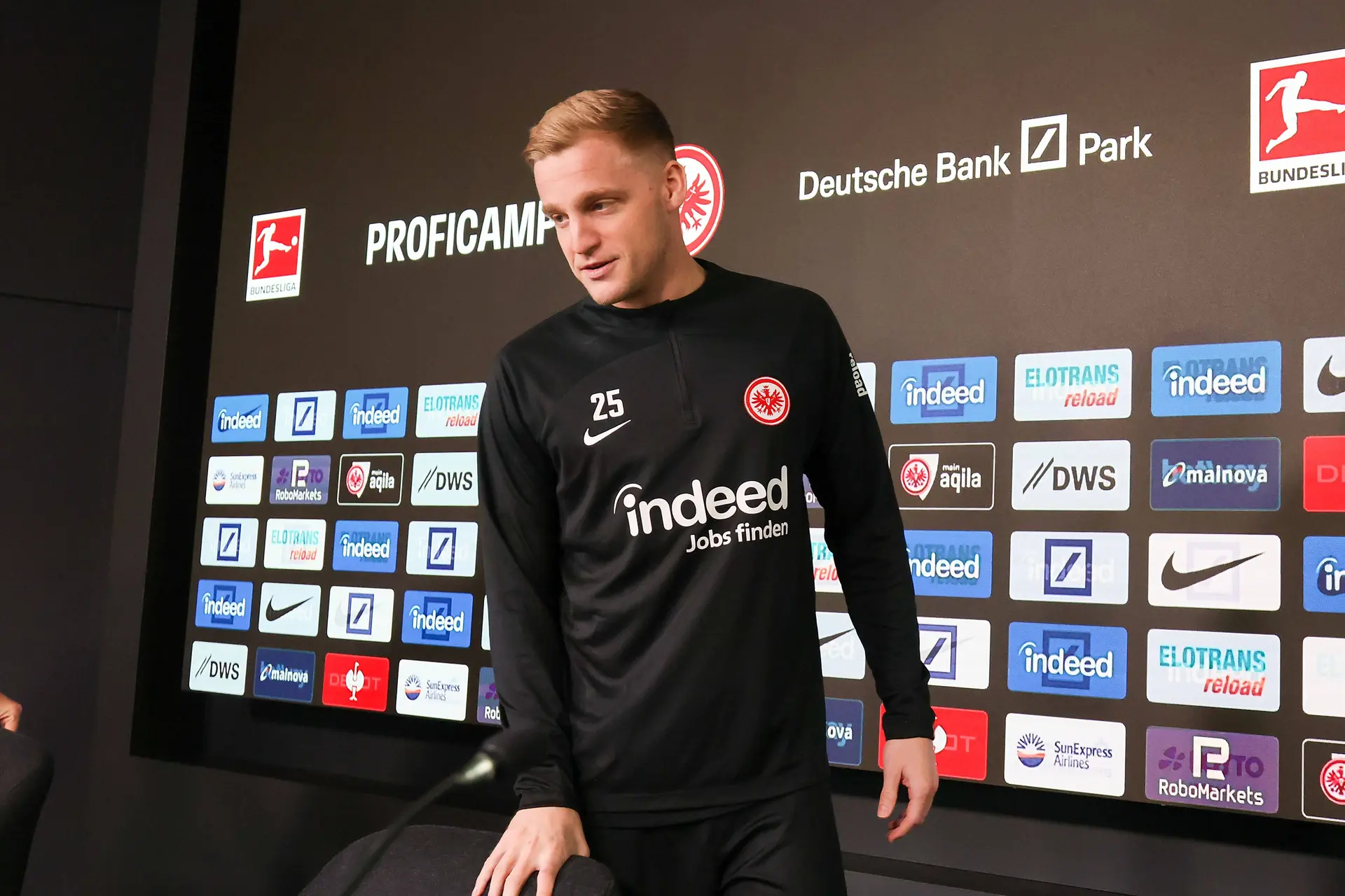 Van de Beek: 'Minuten maken en keihard werken is nu het allerbelangrijkste'