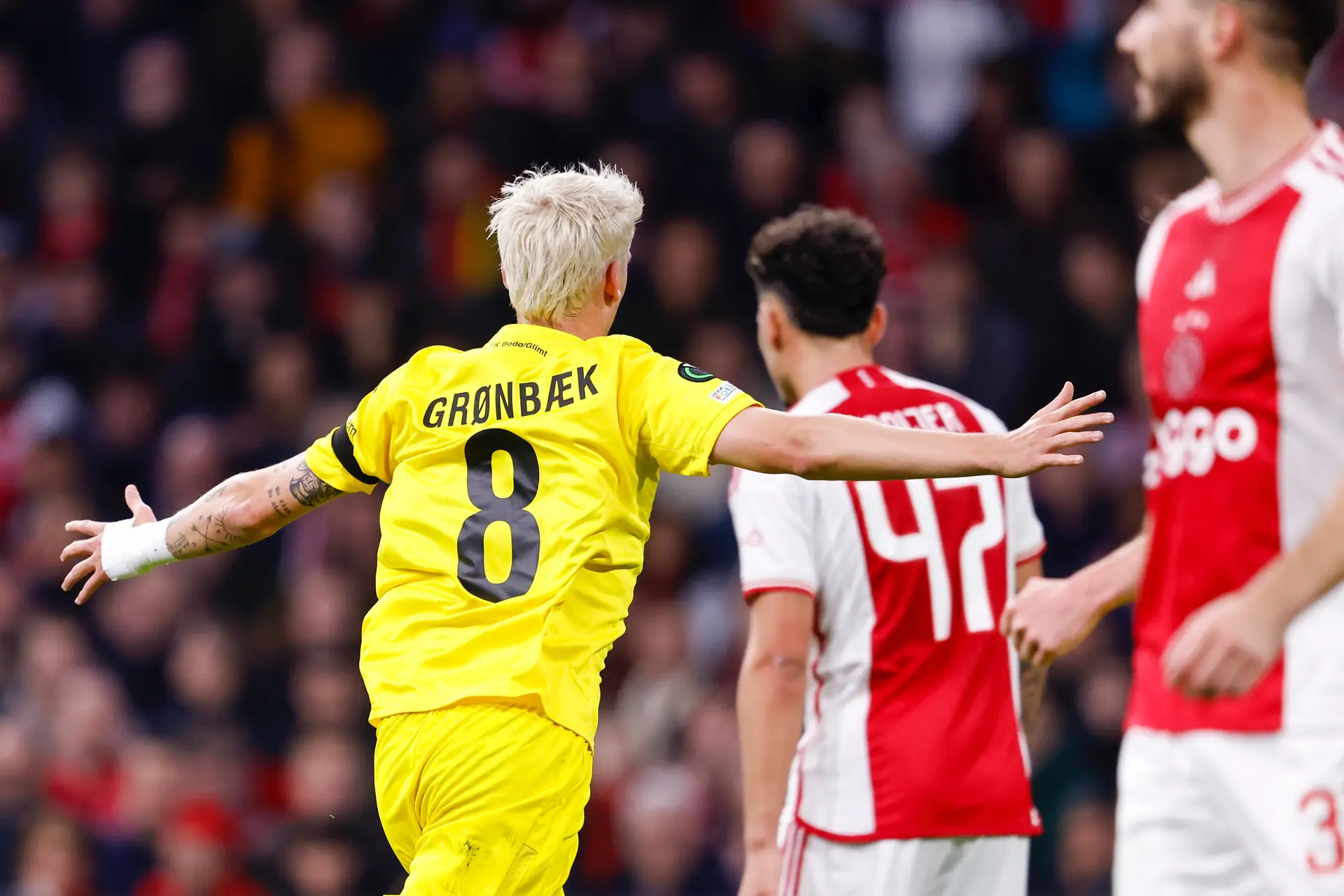 Ajax speelt in extremis gelijk in heenwedstrijd tegen tiental FK Bodø/Glimt