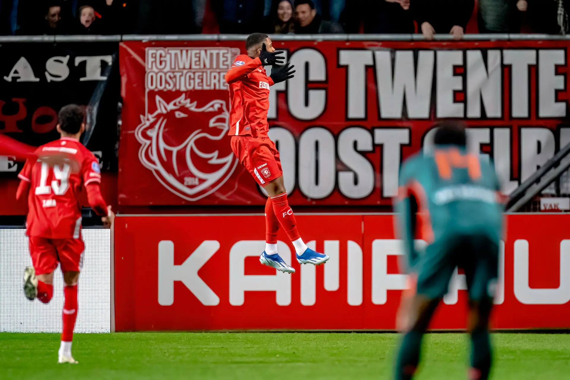 FC Twente wint ruim van RKC Waalwijk en verstevigt derde plek