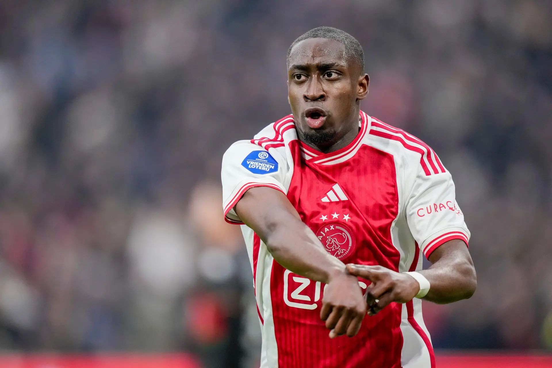 'Ajax onderhandelt met Wolves over vervroegde terugkeer Forbs; terugkeer heeft voorkeur Farioli'