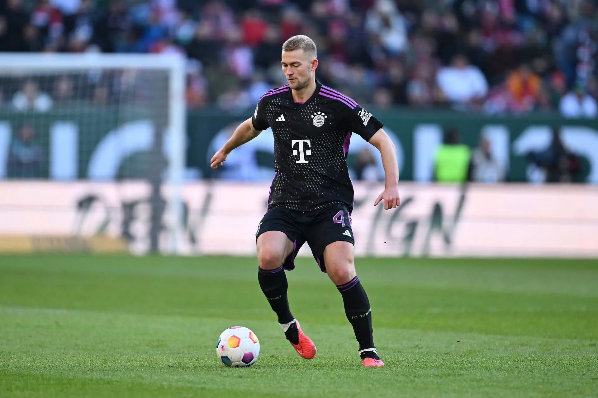 Buitenland: Bayern moet het zonder De Ligt en Mazraoui doen in Duitse titelstrijd