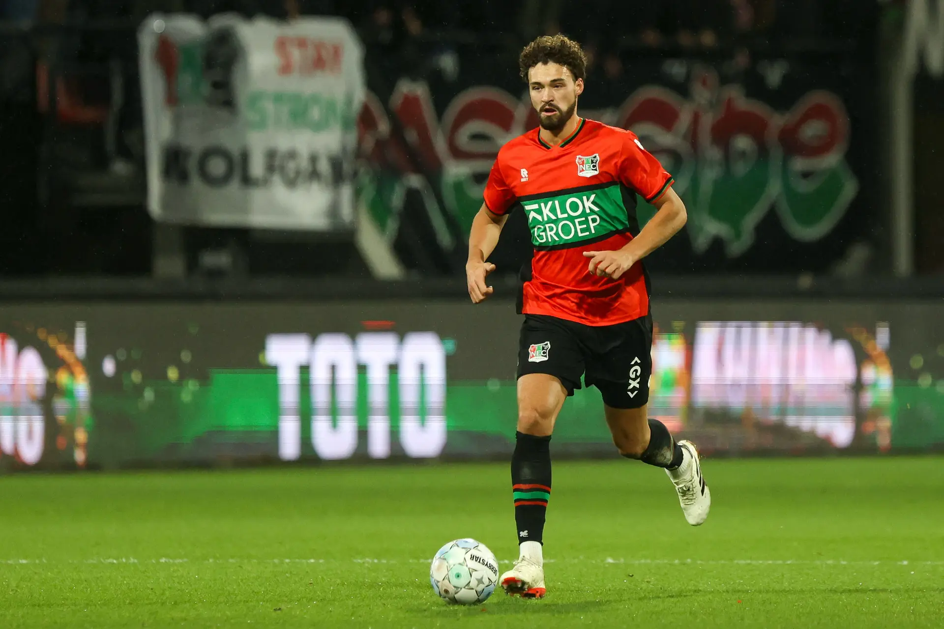 Sandler over Brobbey: 'Het is leuk dat hij een andere speelstijl heeft dan de meeste spitsen in de Eredivisie'