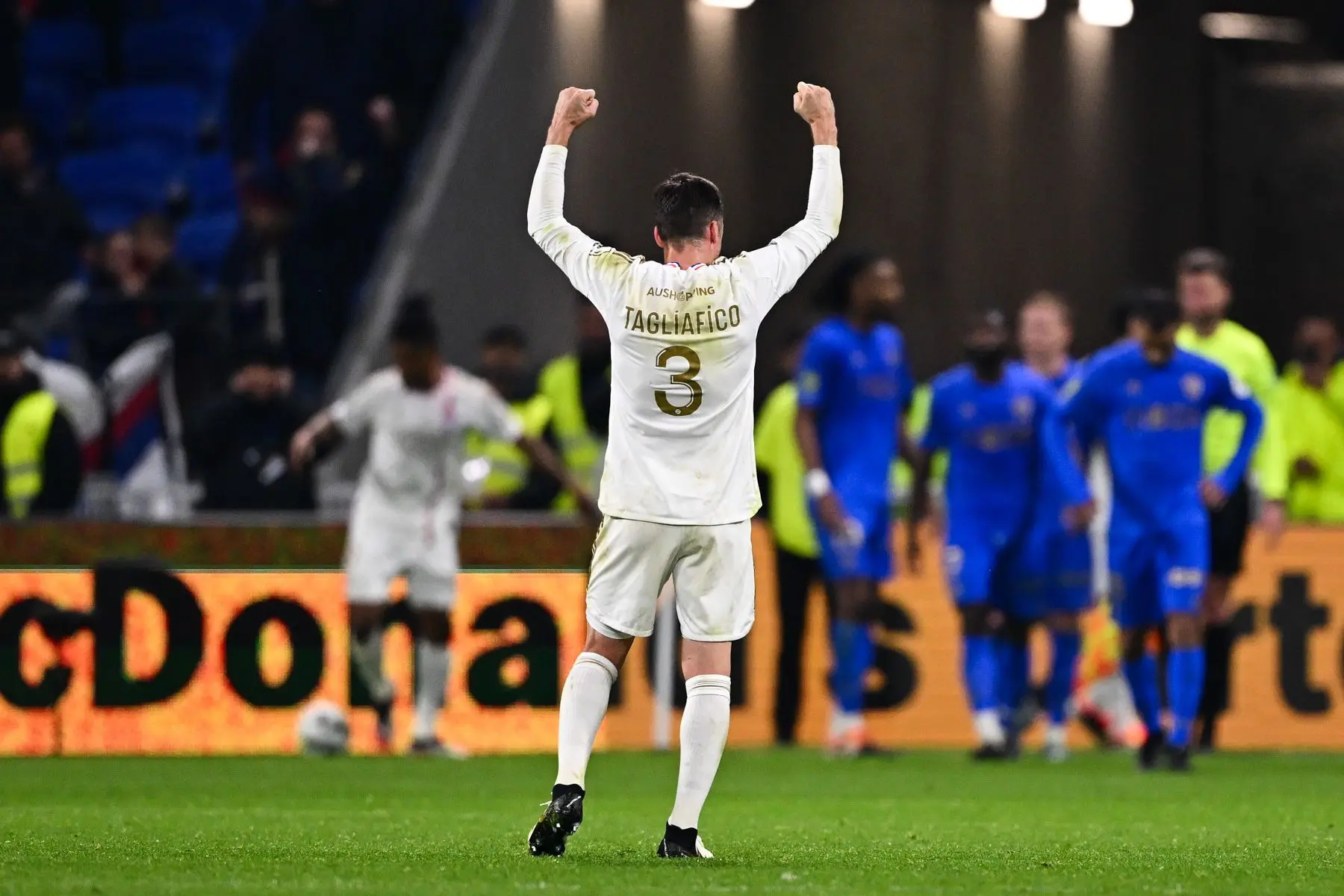 Buitenland: Tagliafico en Mikautadze scoren tijdens ruime zege Olympique Lyon