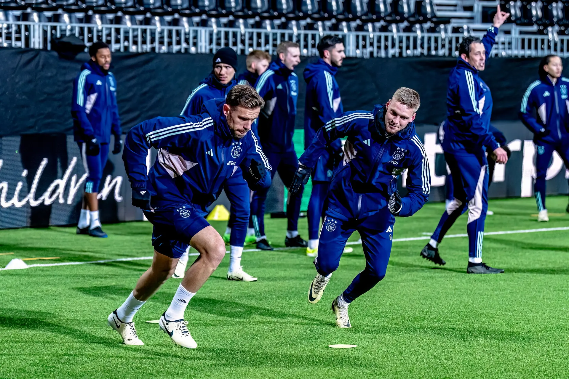 'Binnen Ajax-selectie heerst onbegrip over vrije dagen; spelers trainen op eigen initiatief'
