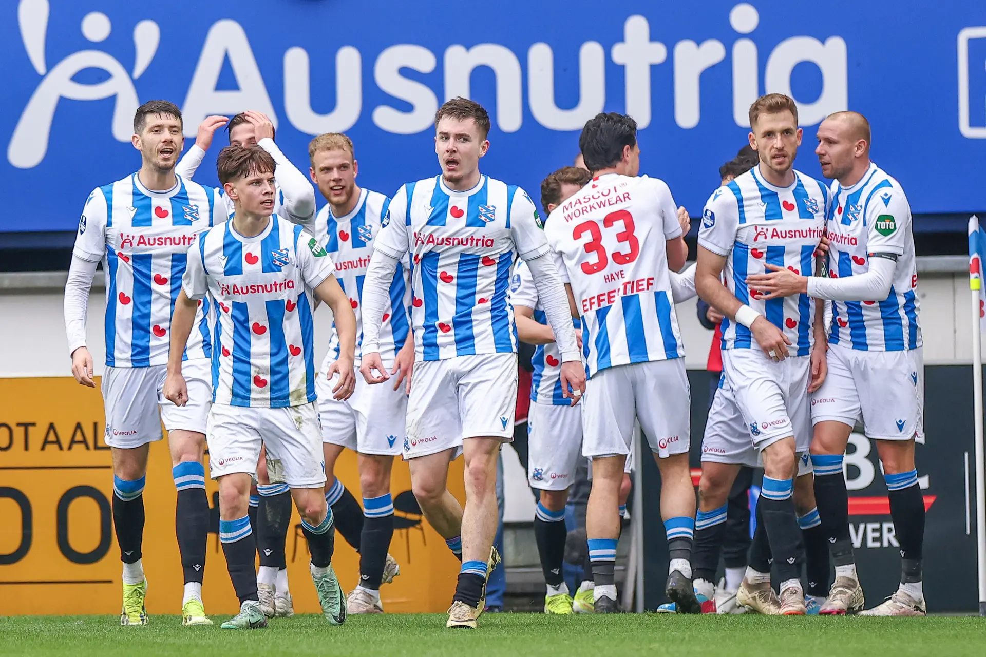 sc Heerenveen haalt uit tegen FC Volendam; FC Twente, Feyenoord en Vitesse winnen ook