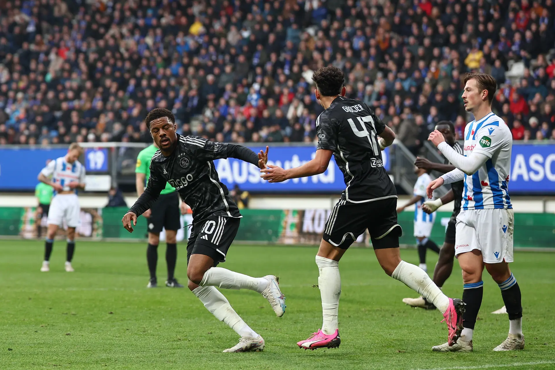 Ajax stort in tegen Heerenveen en verzuimt plek vier over te nemen