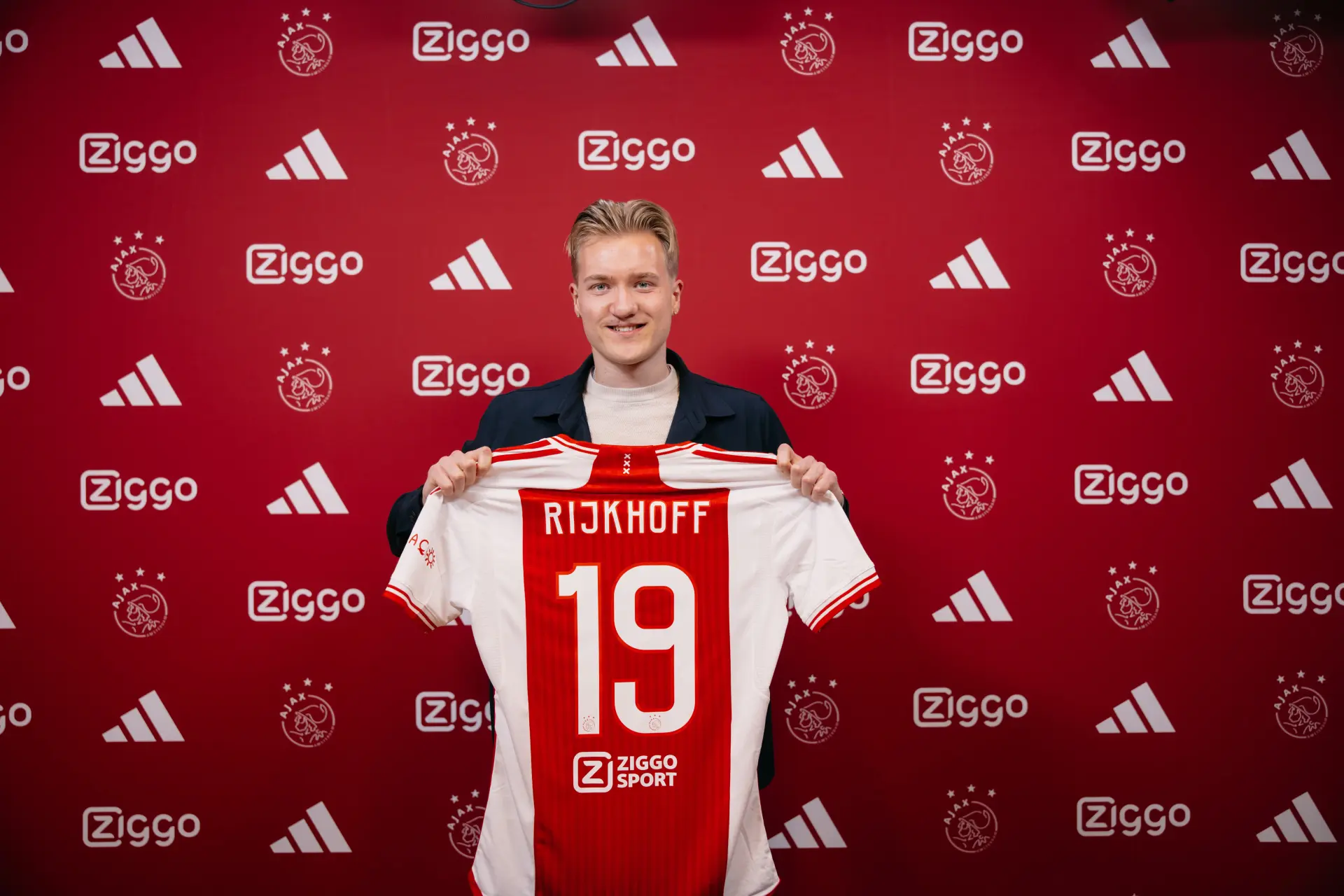 Ajax maakt terugkeer Rijkhoff bekend; spits komt over van Borussia Dortmund