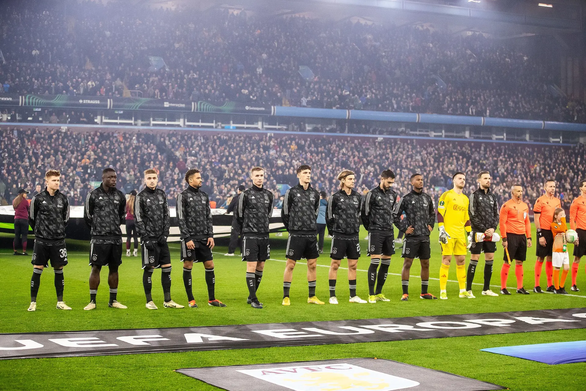 Branie: Gelatenheid bij Ajax’ Europese exit, tijd voor Alex Kroes
