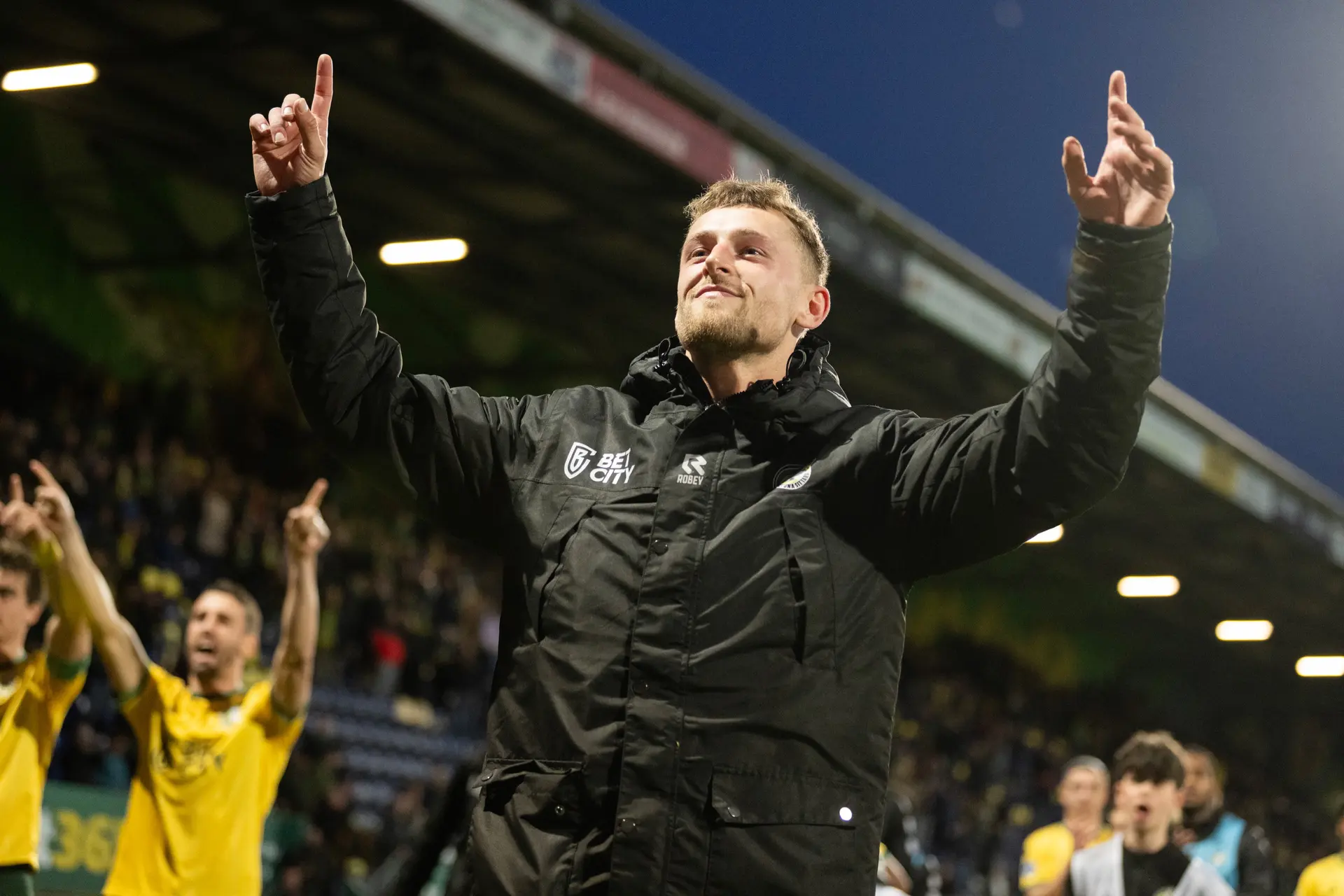 Sierhuis spreekt over duel met Ajax: 'Een wedstrijd waar ik bijzonder naar uitkijk'