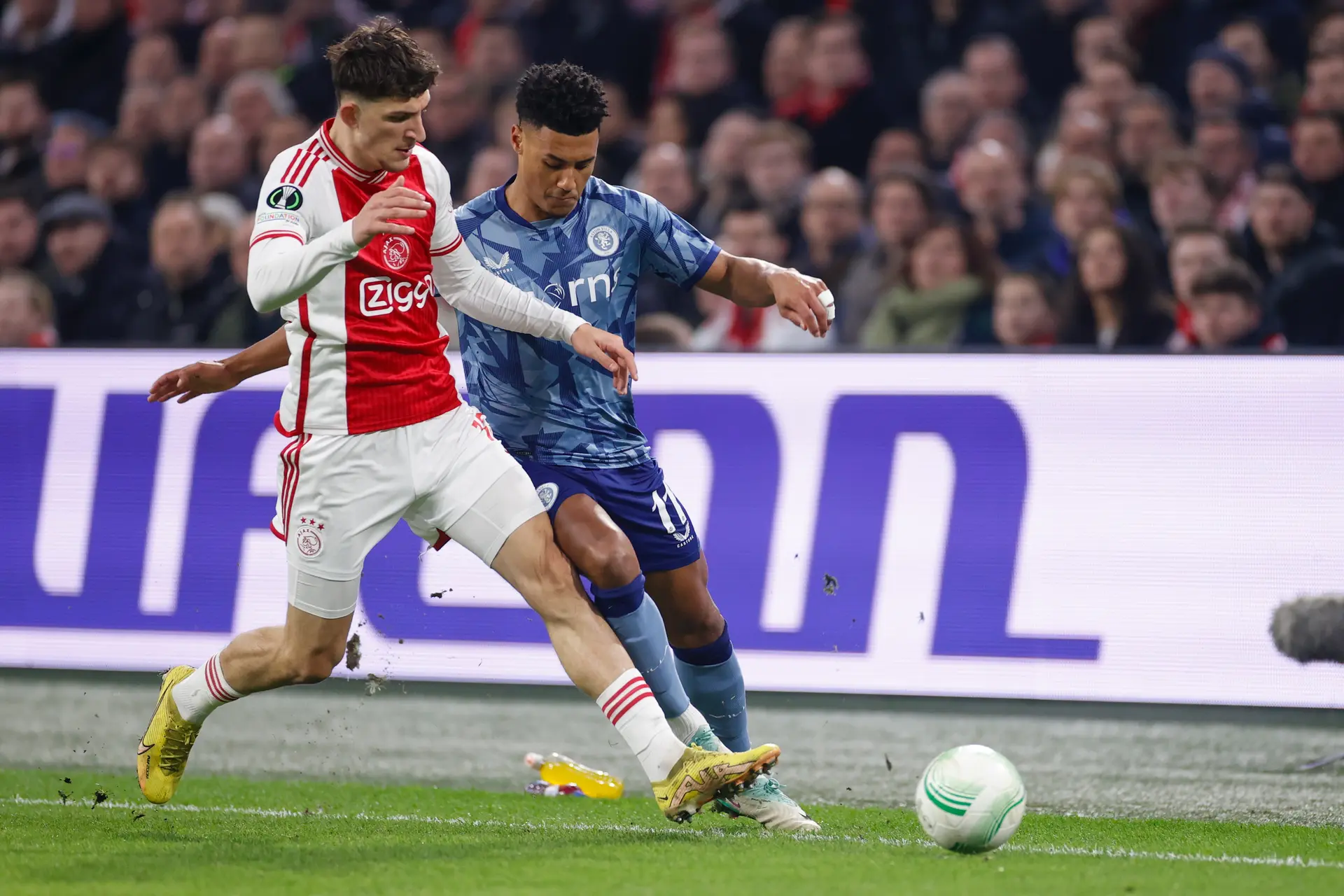Kwakman ziet Ajax stappen maken in defensie: 'Volgende stap zal zijn om aan de bal meer te brengen'