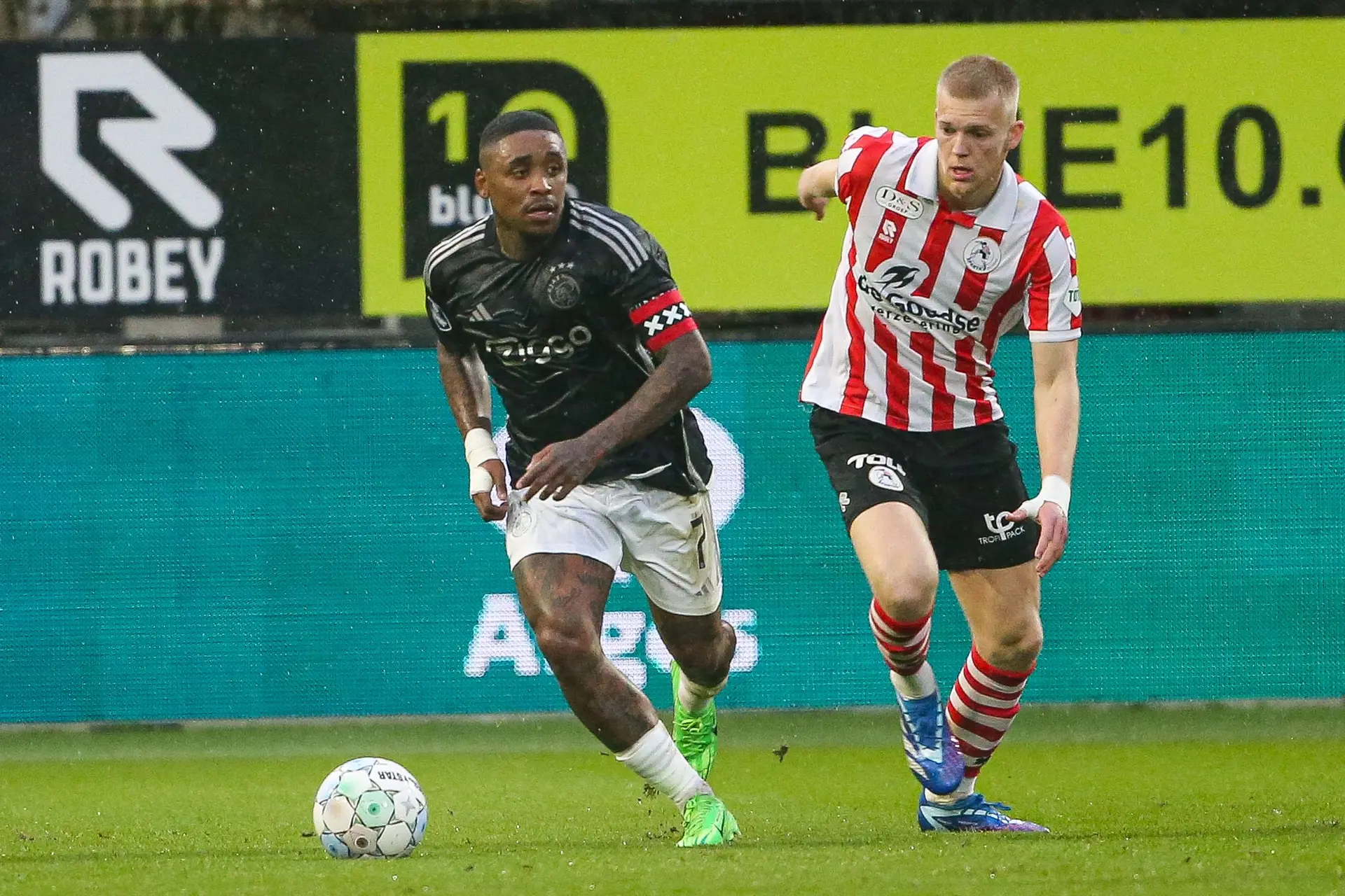 Bergwijn zag lichtpuntjes Akpom en Godts tijdens gelijkspel: 'Dat soort spelers hebben we nodig'