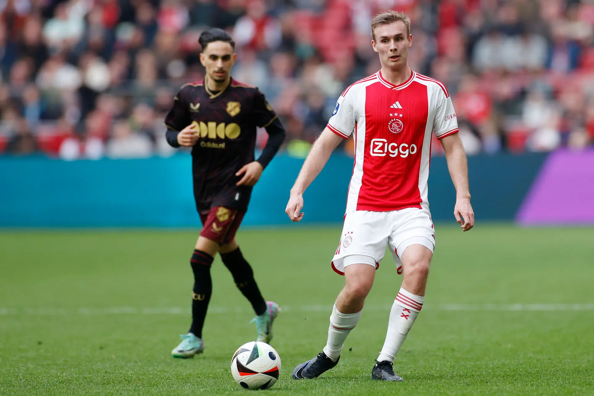NB: 'Mannsverk heeft de potentie om vaste basisspeler in Ajax 1 te worden'
