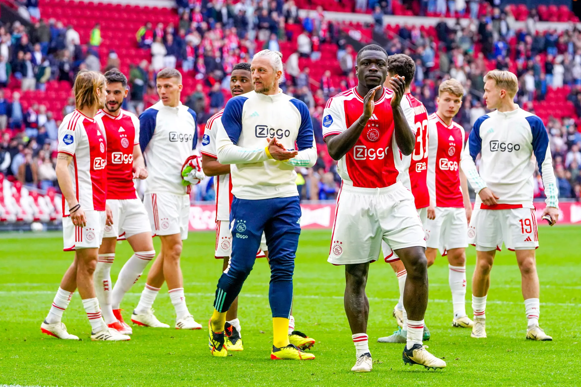 Ajax lijkt in voordeel in strijd om plek vijf of zit er nog meer in het vat?
