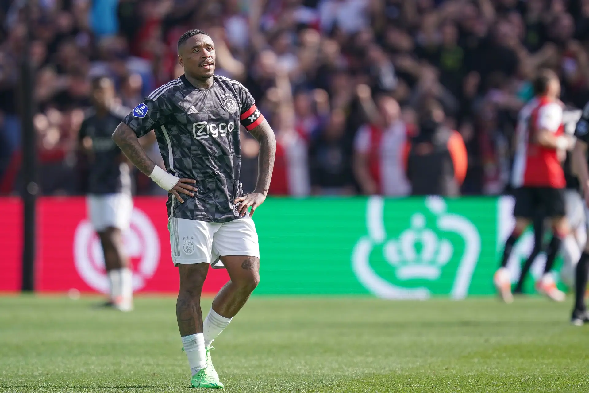 Van 't Schip zag slaande beweging Bergwijn: 'Frustraties die naar boven komen'
