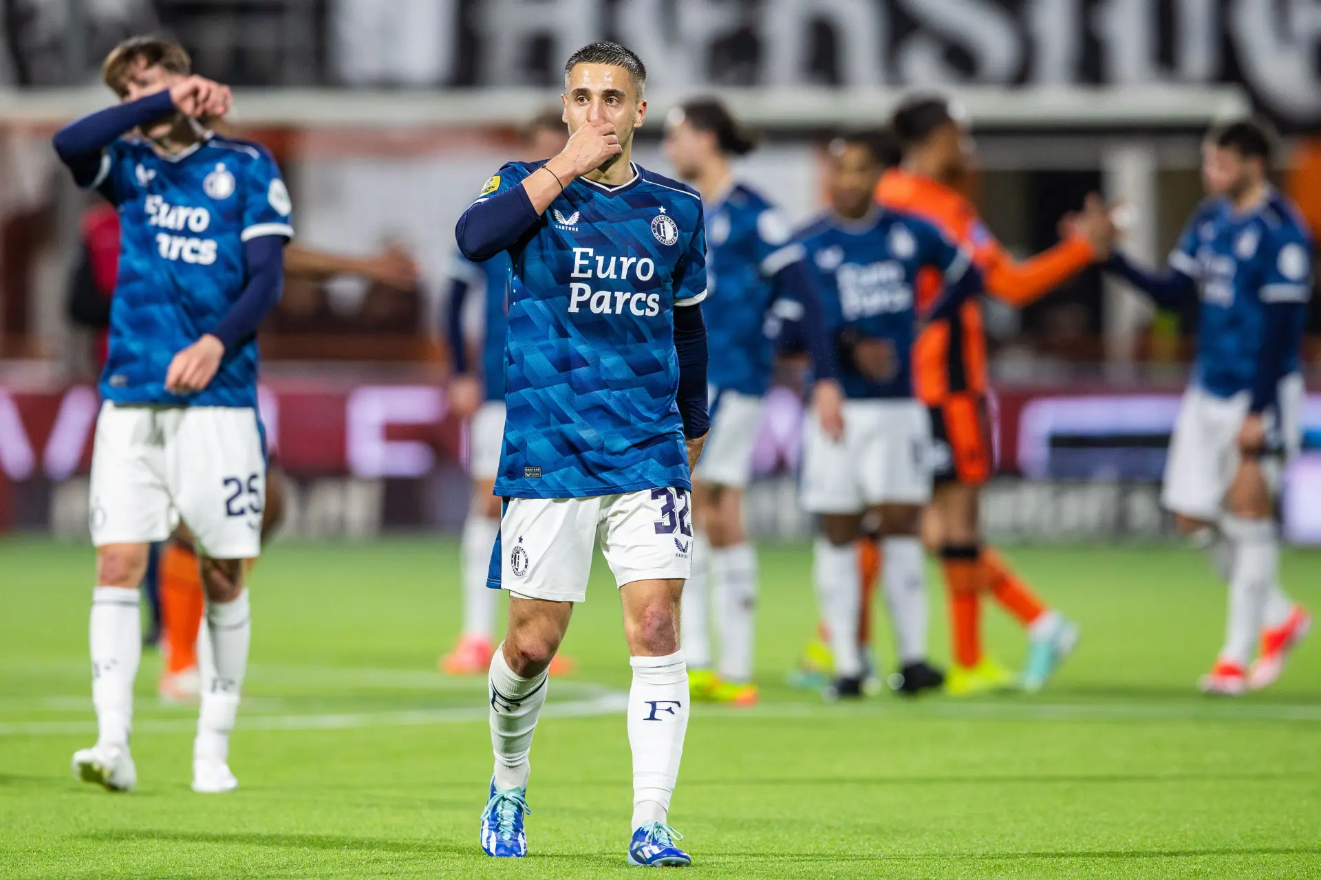 Feyenoord speelt doelpuntloos gelijk bij FC Volendam, ook brilstand bij RKC Waalwijk - Almere City