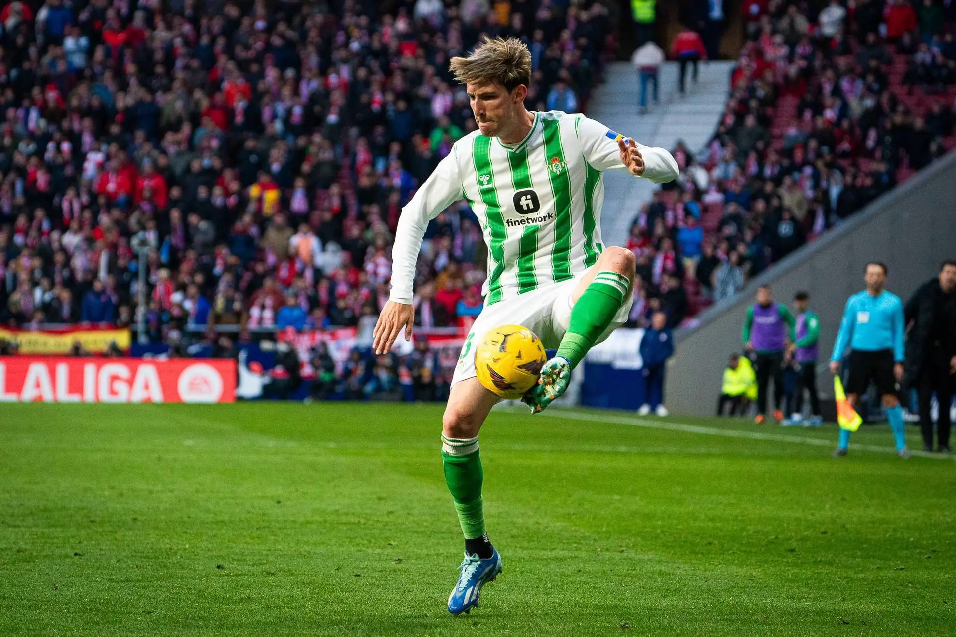 Geruchtenmolen: Ajax in verband gebracht met Juan Miranda van Real Betis