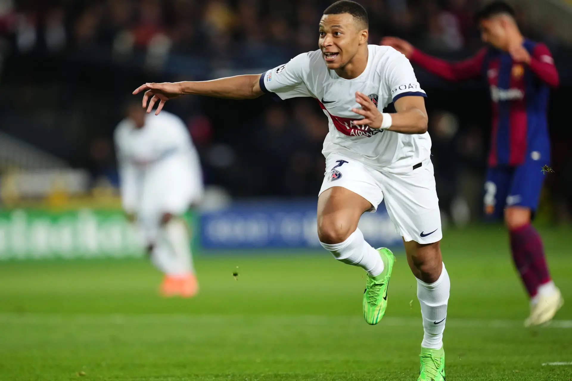 Paris Saint-Germain en Borussia Dortmund zegevieren op enerverende Champions League-avond