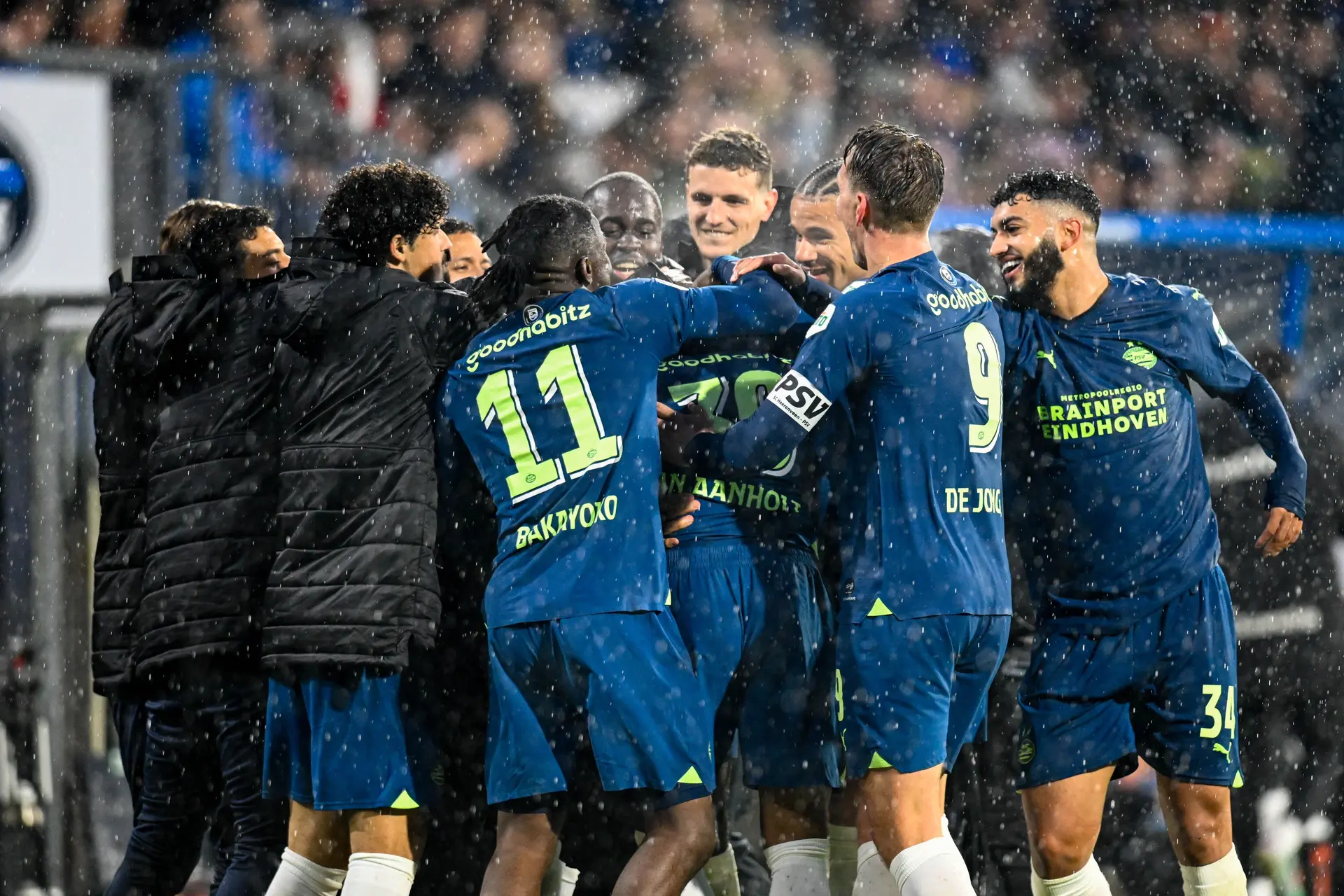 PSV officieus kampioen na monsterzege op sc Heerenveen