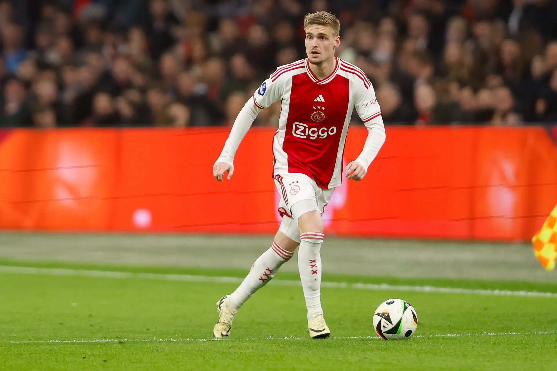 Taylor klaagt niet over nieuwe positie: 'Doe alles om het team te helpen'