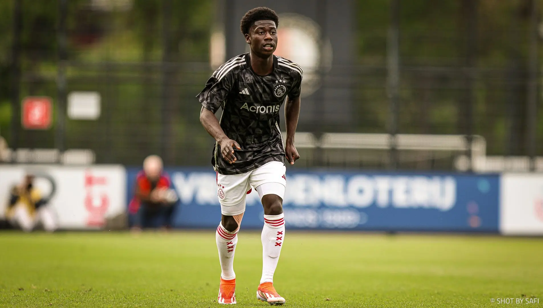 Ajax verlengt aflopend contract van Appiah; verdediger tekent tot medio 2028
