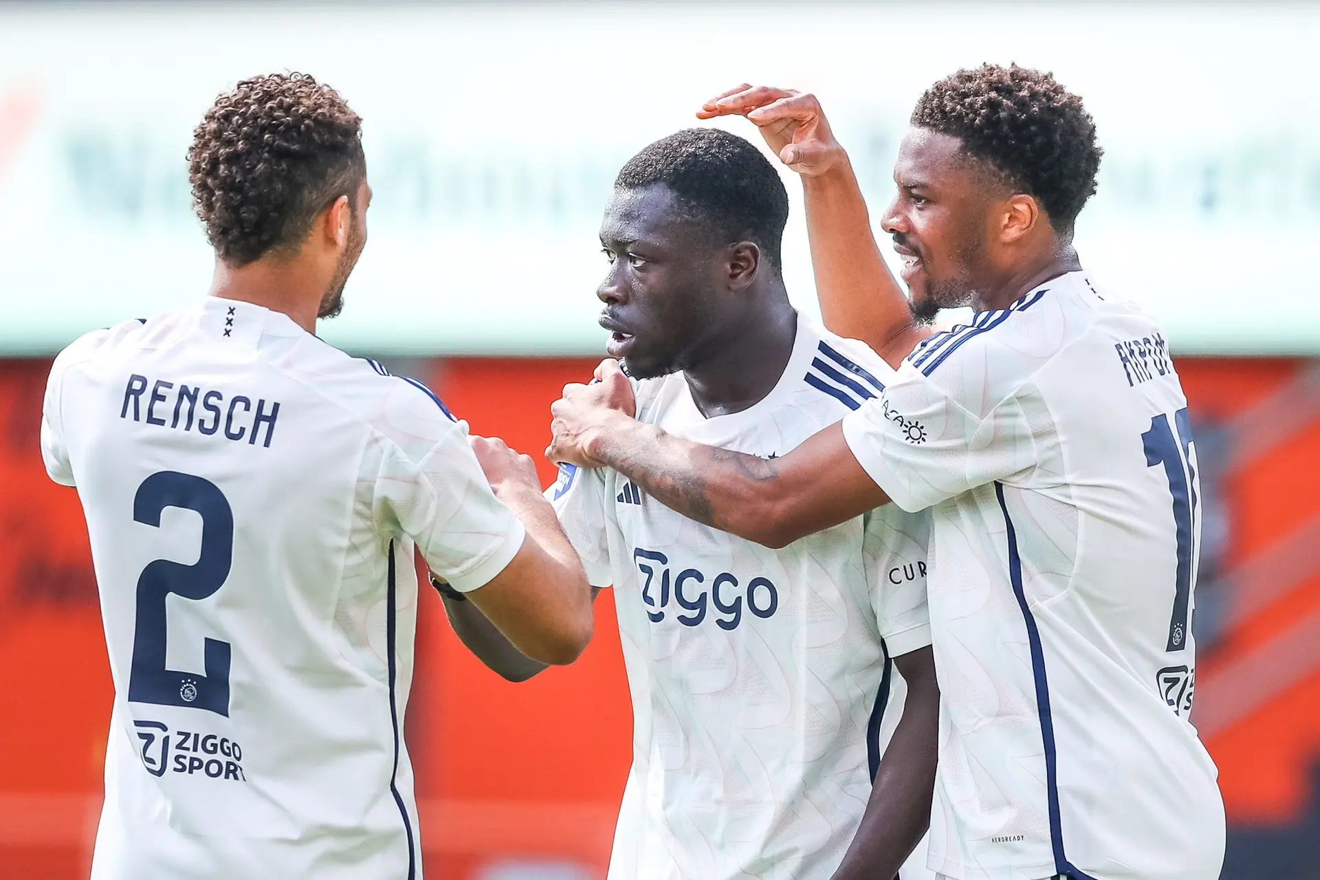 Perez uit waardering voor Ajax-spits: 'Brobbey is meer dan een hype'