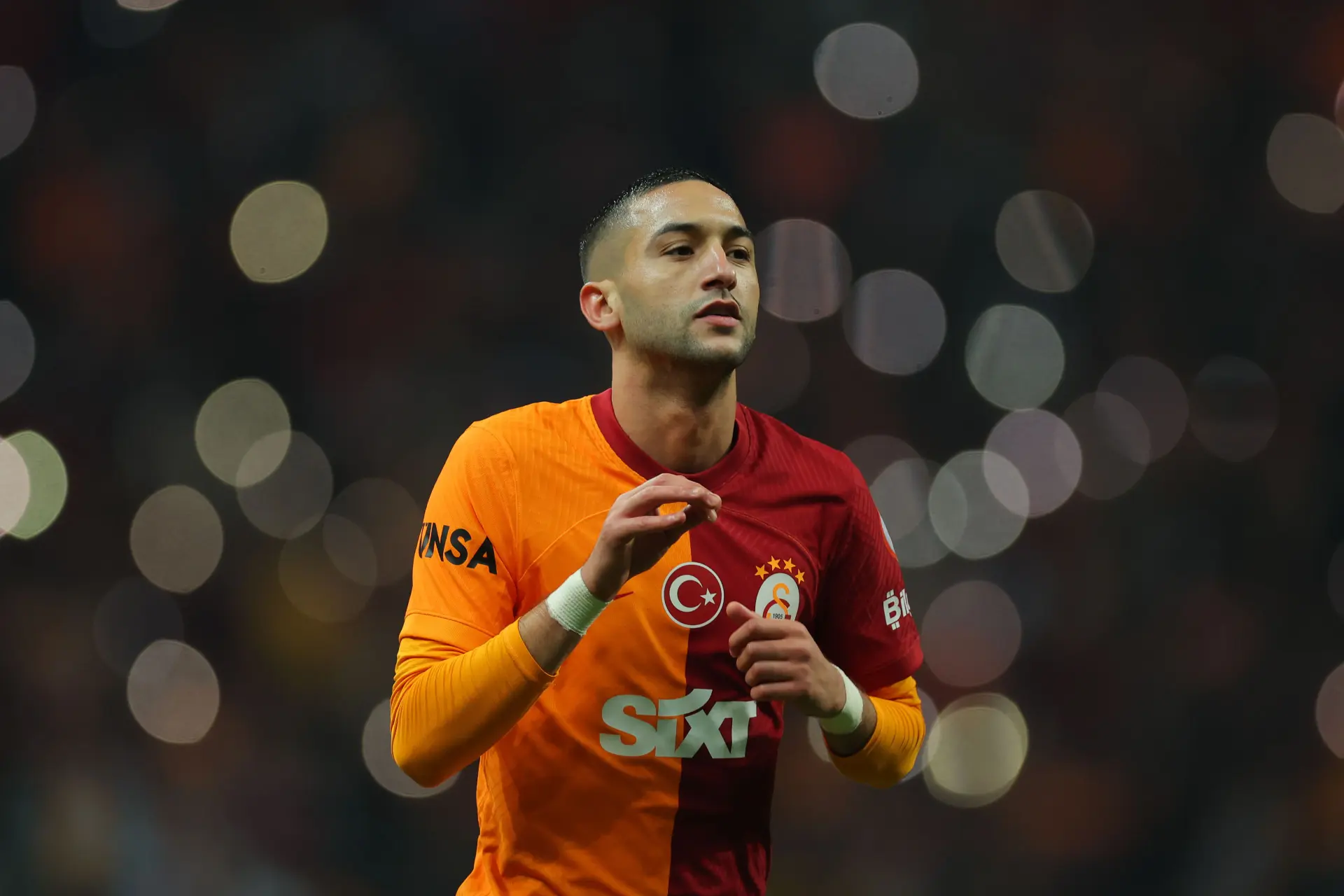 Galatasaray en Ziyech blijven ongeslagen in Turkije na nipte zege op laagvlieger