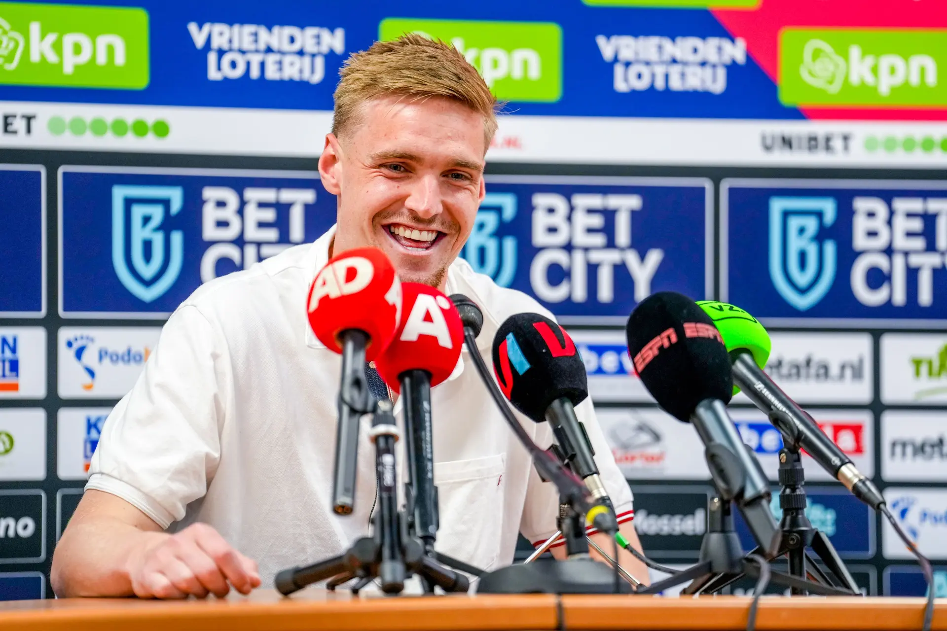 Taylor zet 'sterretjes' bij wedstrijden: 'Bij Antwerp, waar Wijndal speelt en bij FC Utrecht'