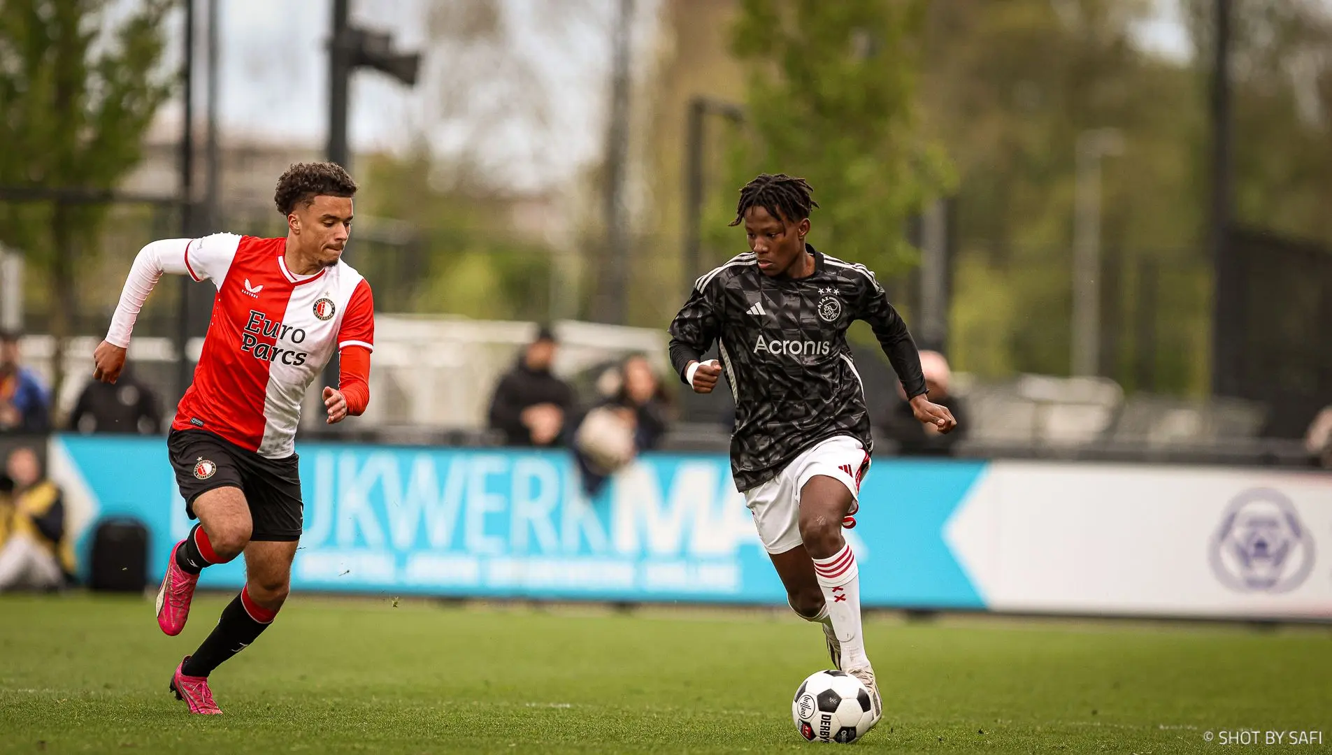 Jetten wint Abdelhak Nouri Trofee als grootste talent van De Toekomst