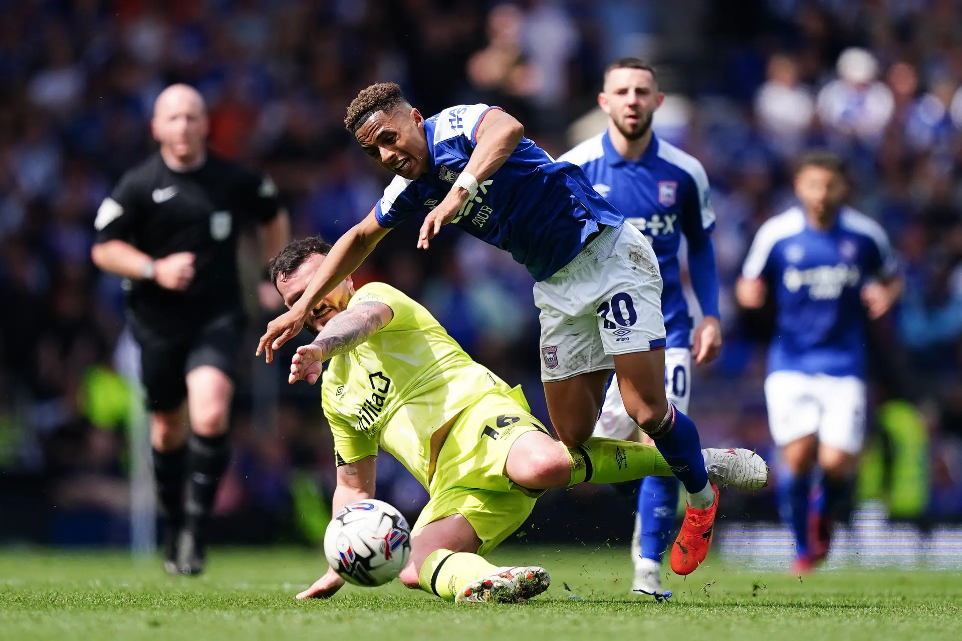 'Chelsea licht optie in contract van Ajax-target Hutchinson'