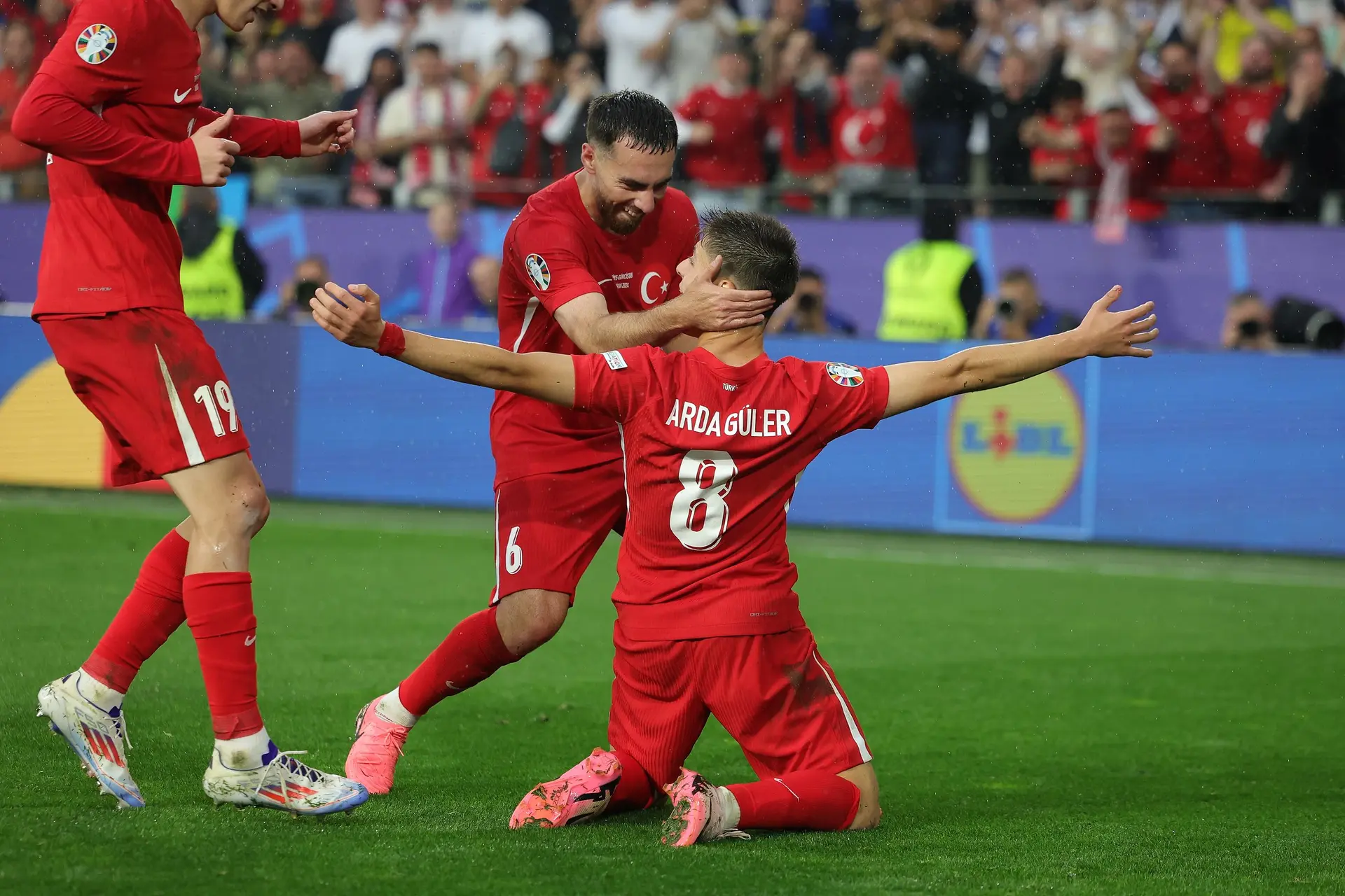 Güler helpt Turkije met wereldgoal langs Georgië