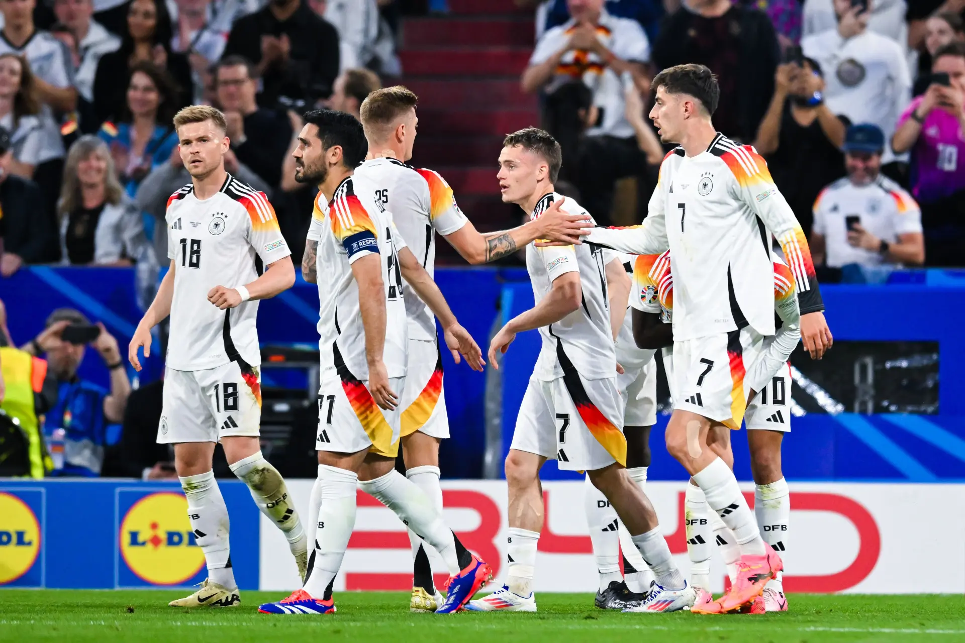 Duitsland wint van Hongarije en plaatst zich als eerste land voor de achtste finale van het EK