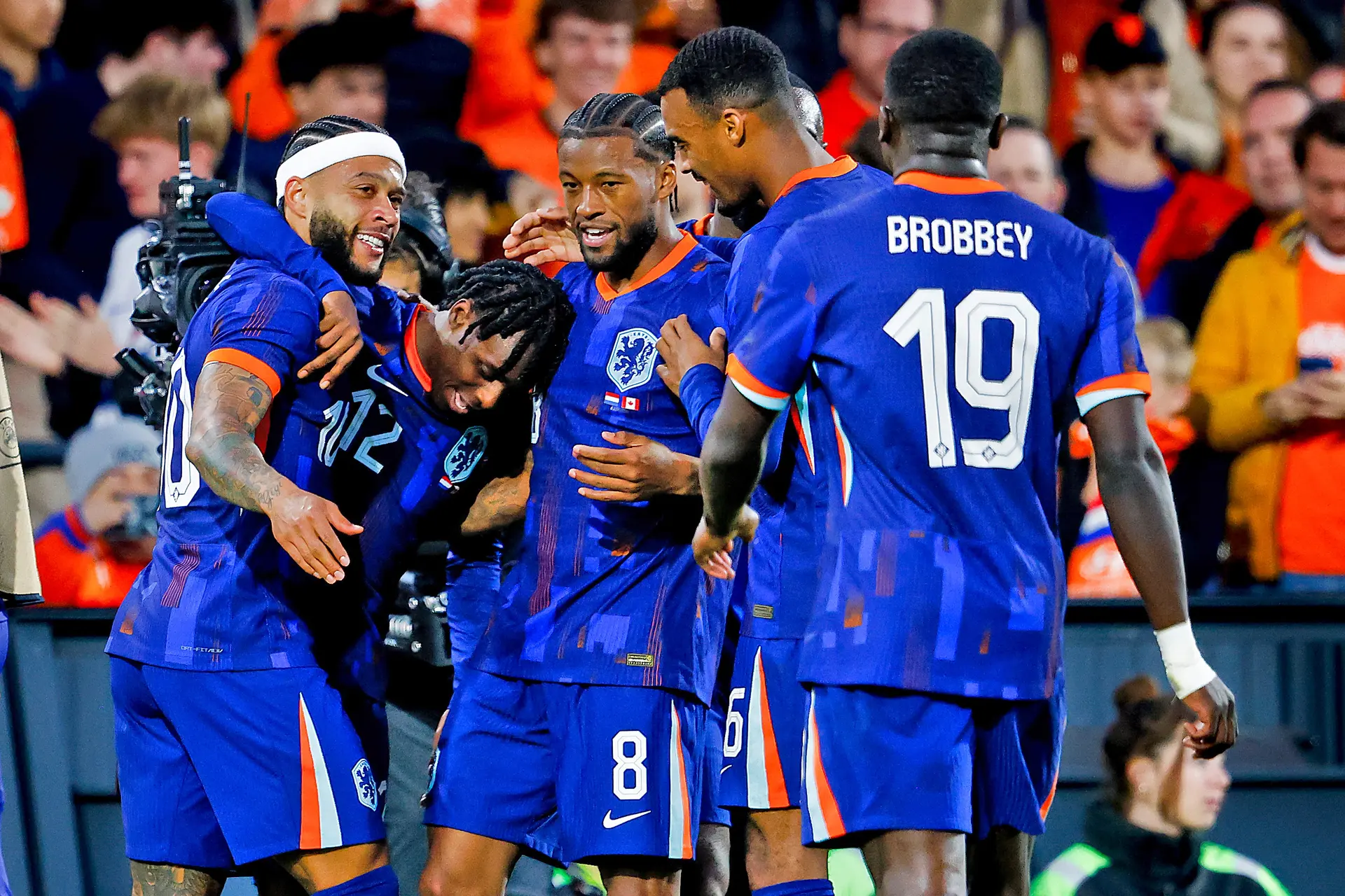 Brobbey en Bergwijn weten met Oranje eenvoudig te winnen van Canada