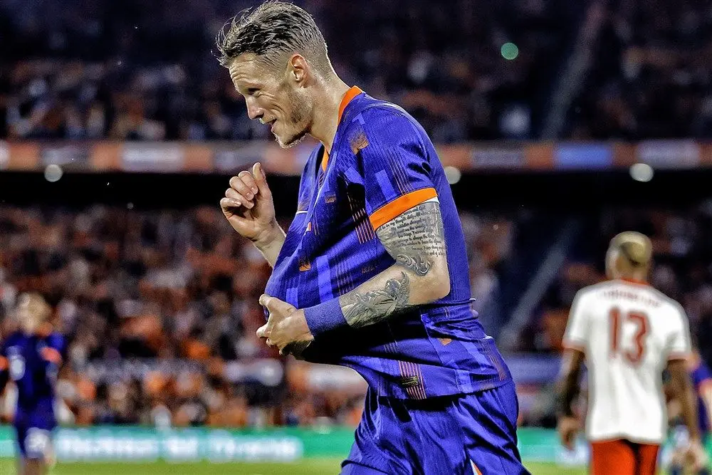 'Ajax heeft interesse in Oranje-spits Weghorst, spits ziet transfer zitten'