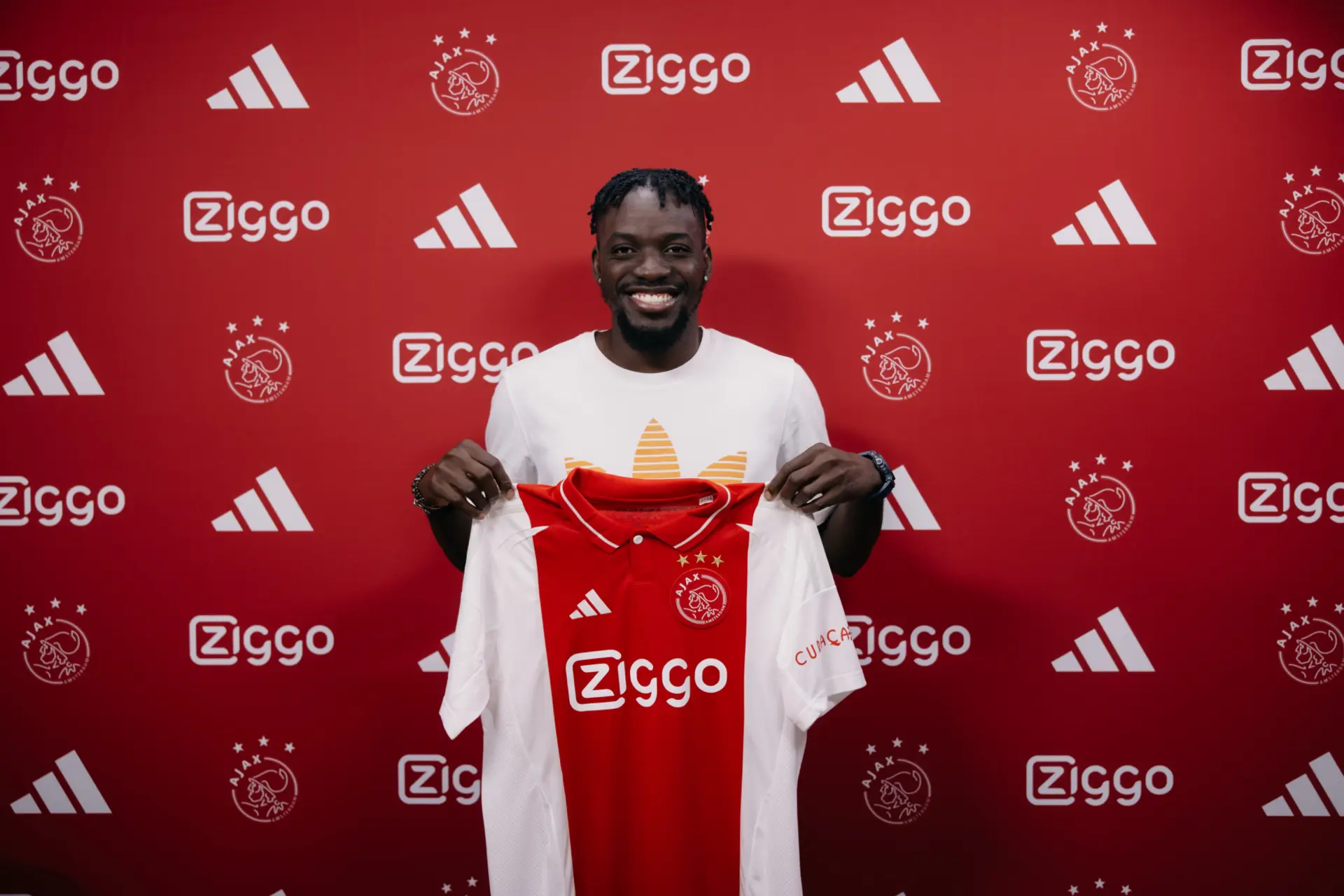 Traoré wil Ajax terugbrengen naar de top: 'Terugkeren in de Champions League, prijzen winnen'
