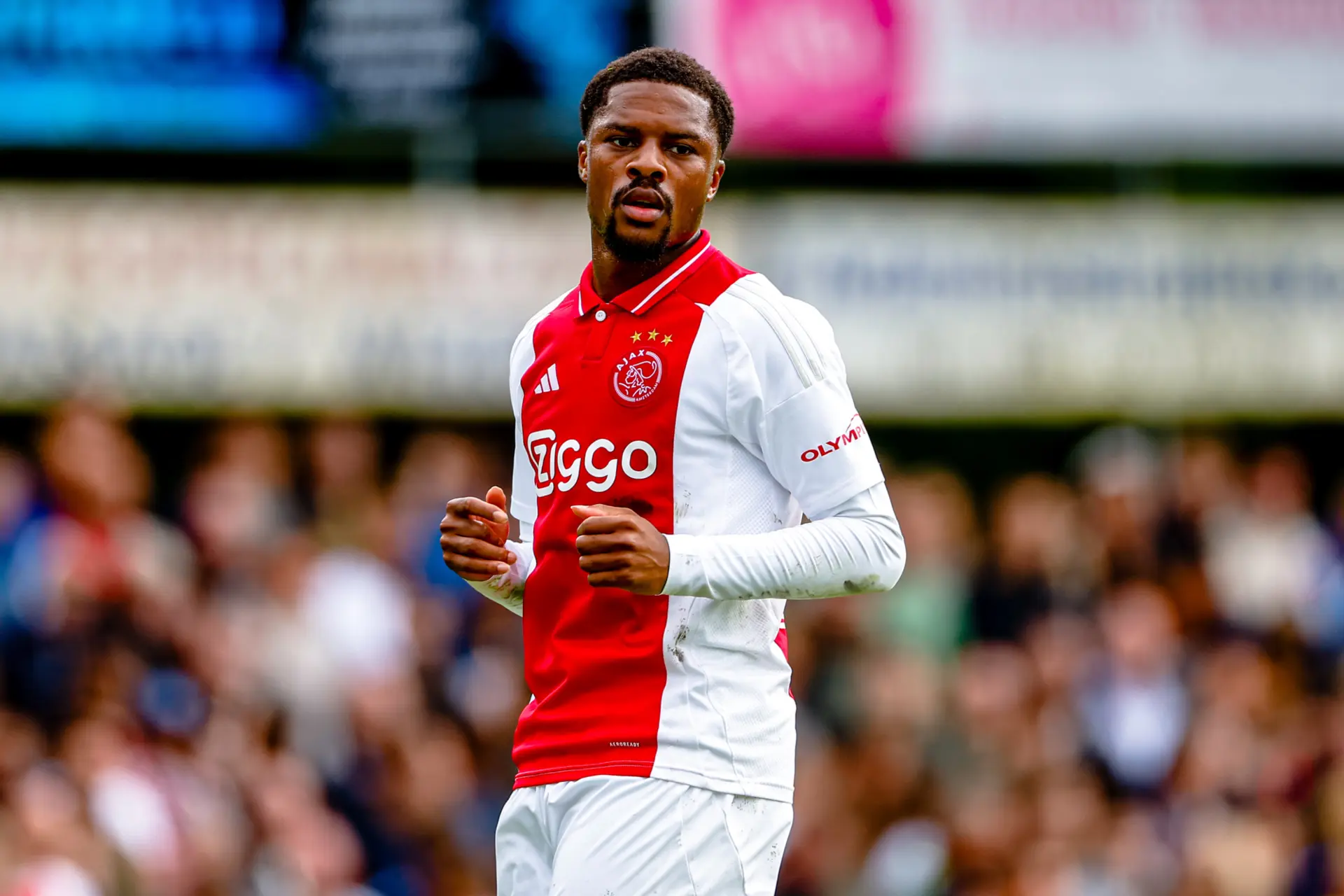 'Het loopt nog niet storm aan belangstelling voor Akpom, Weghorst in wachtkamer'