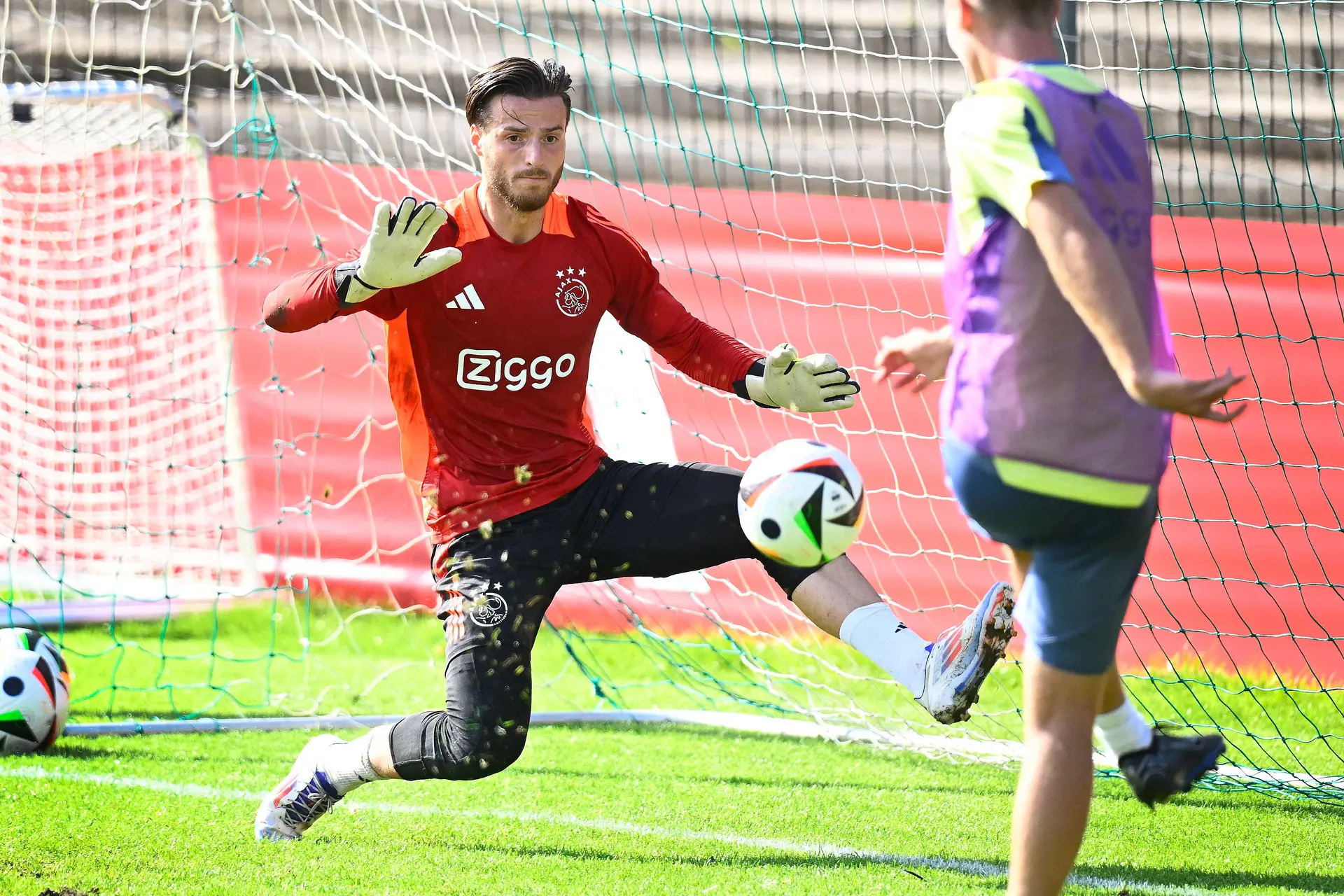 VI: 'Duitse grootmacht meldt zich bij Ajax voor Ramaj