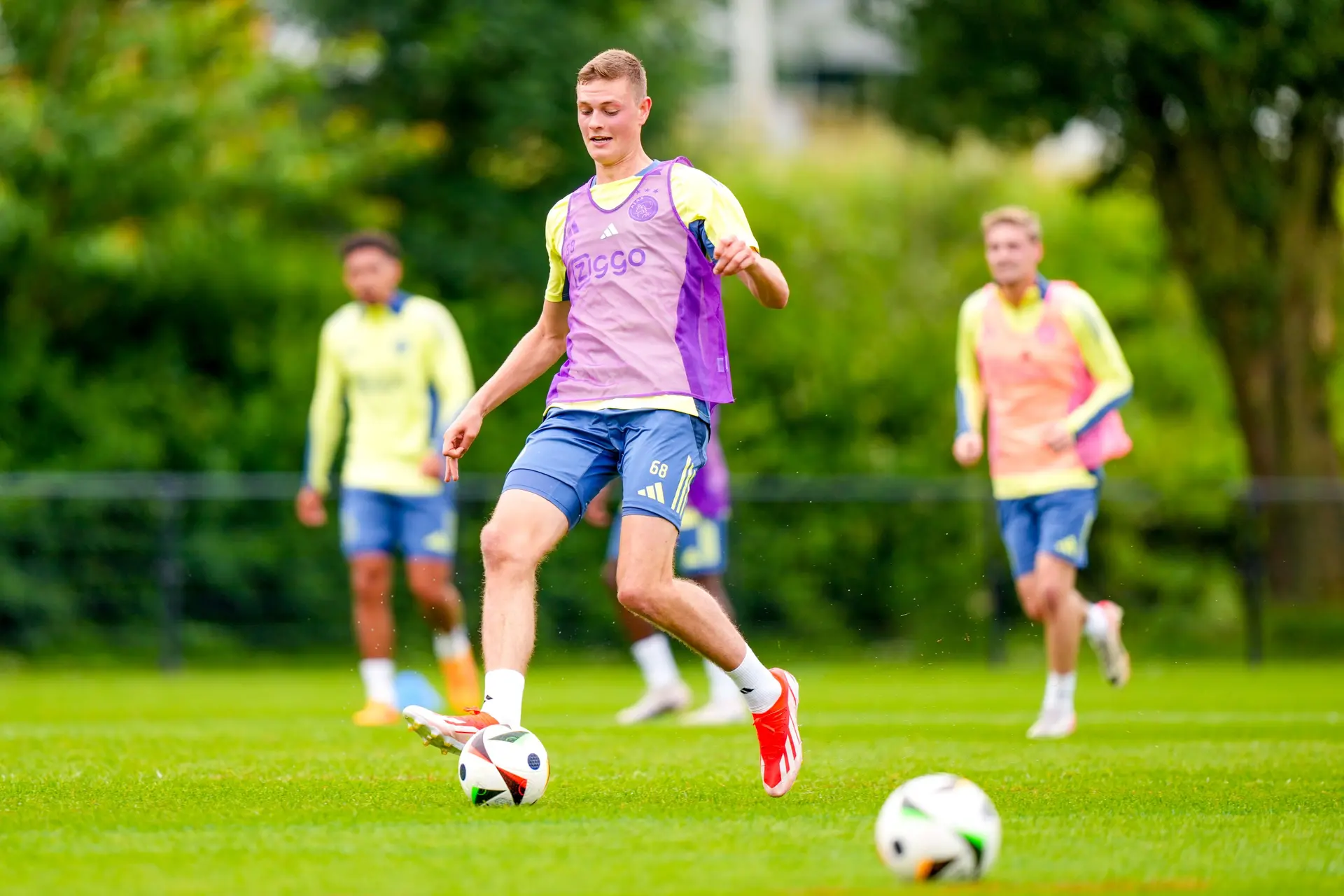 Janse houdt zich staande bij Ajax 1: 'Ik kan mee in het tempo, een heerlijk gevoel'