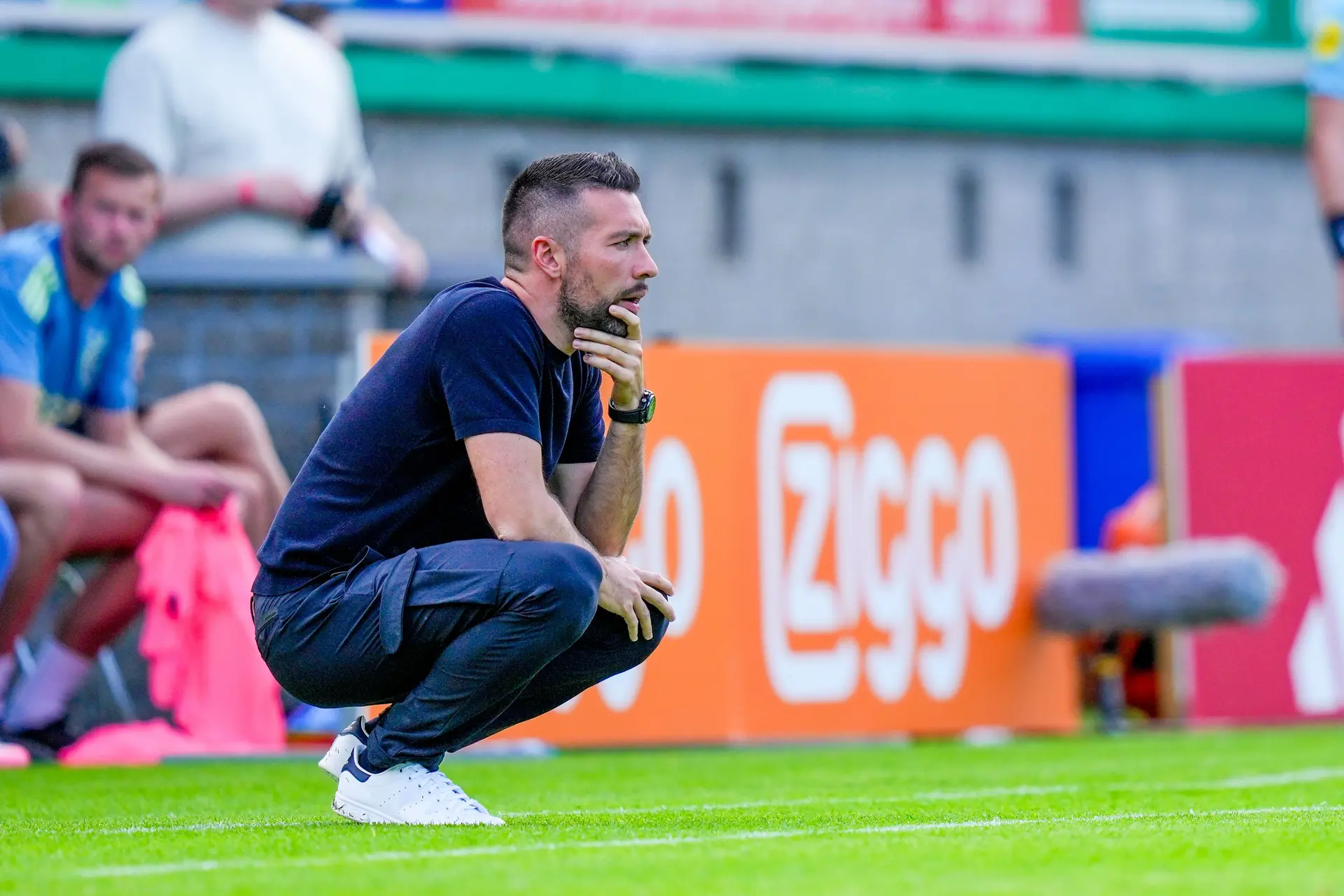 Farioli bespreekt inpassen internationals: 'Twee voorbereidingen zullen parallel lopen'