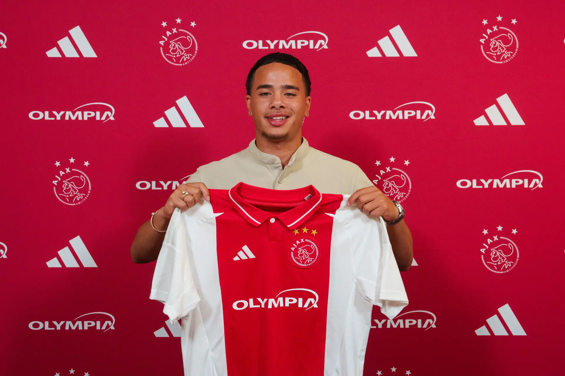 Rondom Ajax: Ajax bevestigt vertrek Oldenstam en João da Silva naar partnerclub Como