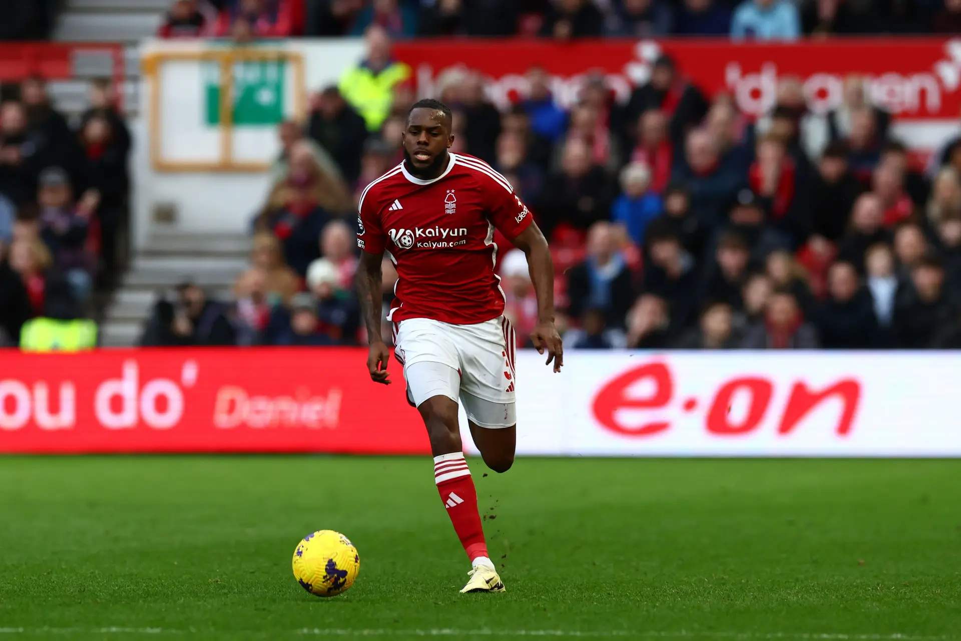'Ajax overweegt transfer van Arsenal-linksback Nuno Tavares'
