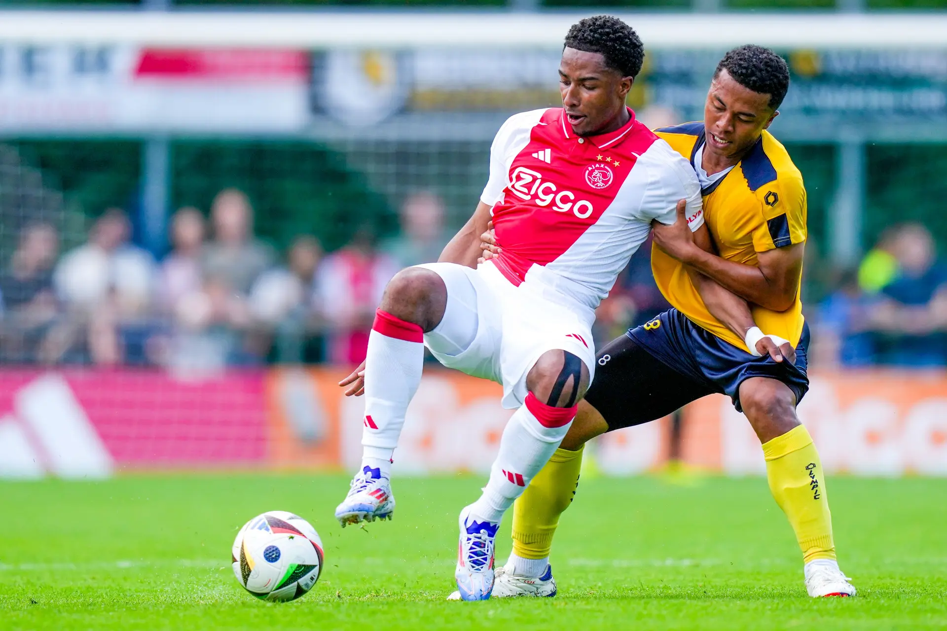 AD: 'Ajax ziet verschillende redenen om Vos in de verkoop te zetten'