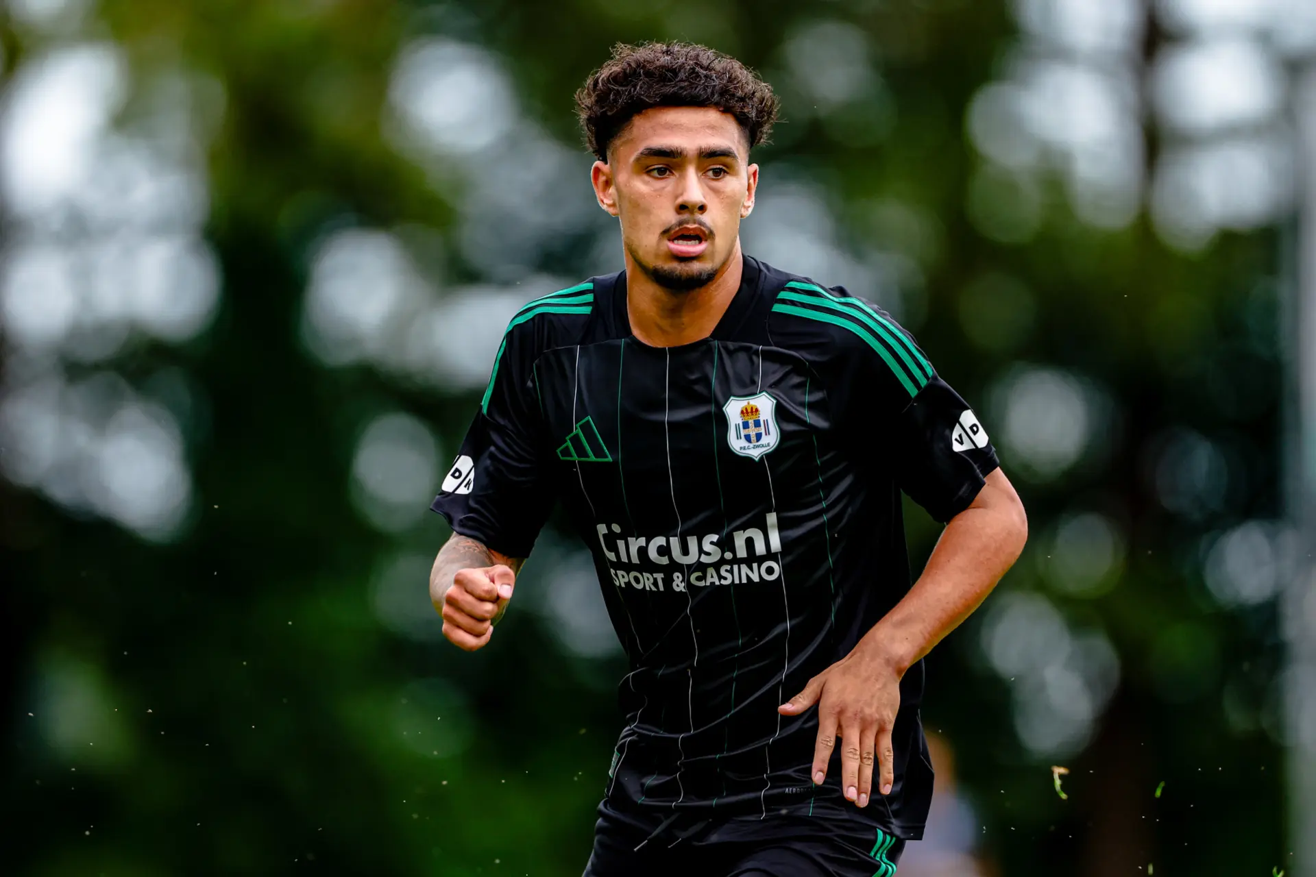 Gooijer legt keuze voor PEC Zwolle uit: 'Voor mijn ontwikkeling is de Eredivisie nu goed'