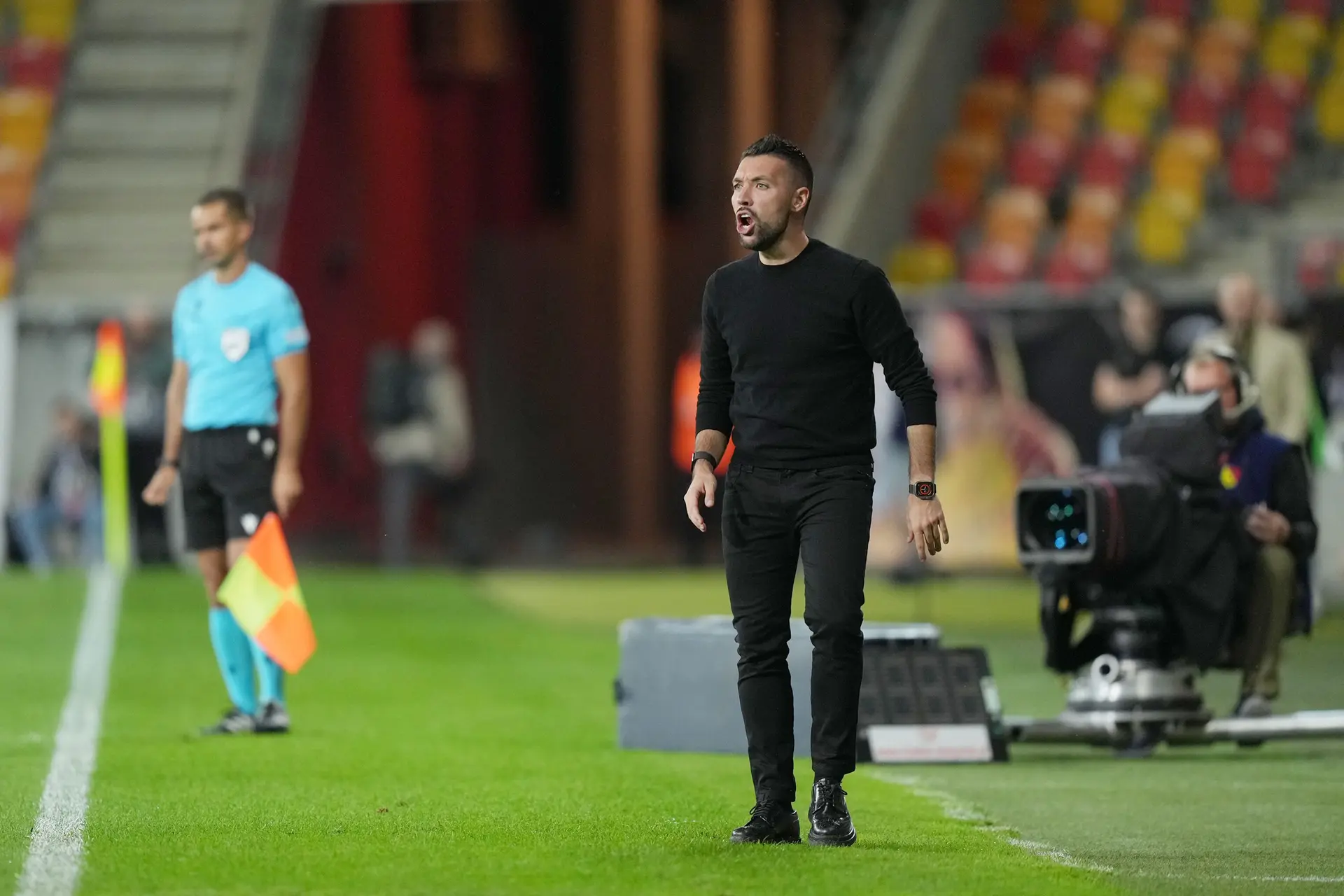 Farioli wijst naar gemiste kansen Ajax: 'Je moet het boek hier sluiten'
