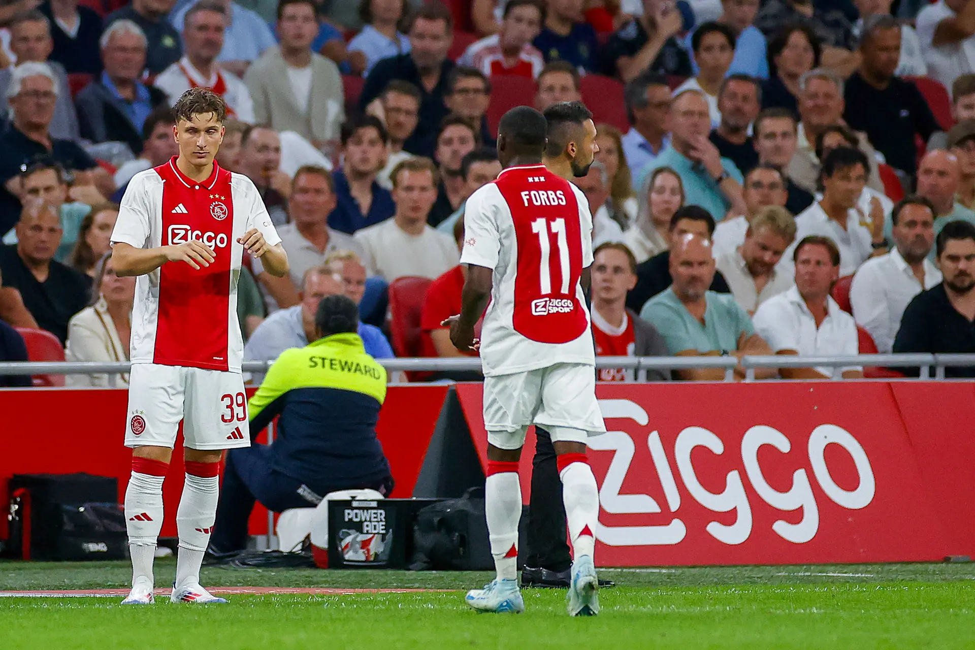 Farioli begint met Godts én Forbs tegen Jagiellonia Bialystok; Berghuis op middenveld