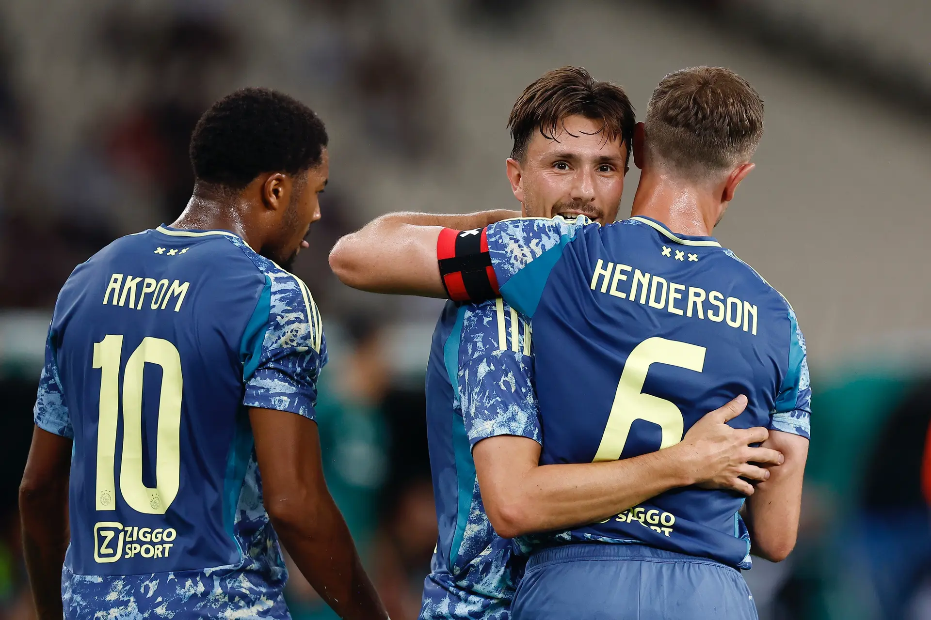 Ajax wint nipt bij Panathinaikos en realiseert prima uitgangspositie voor return