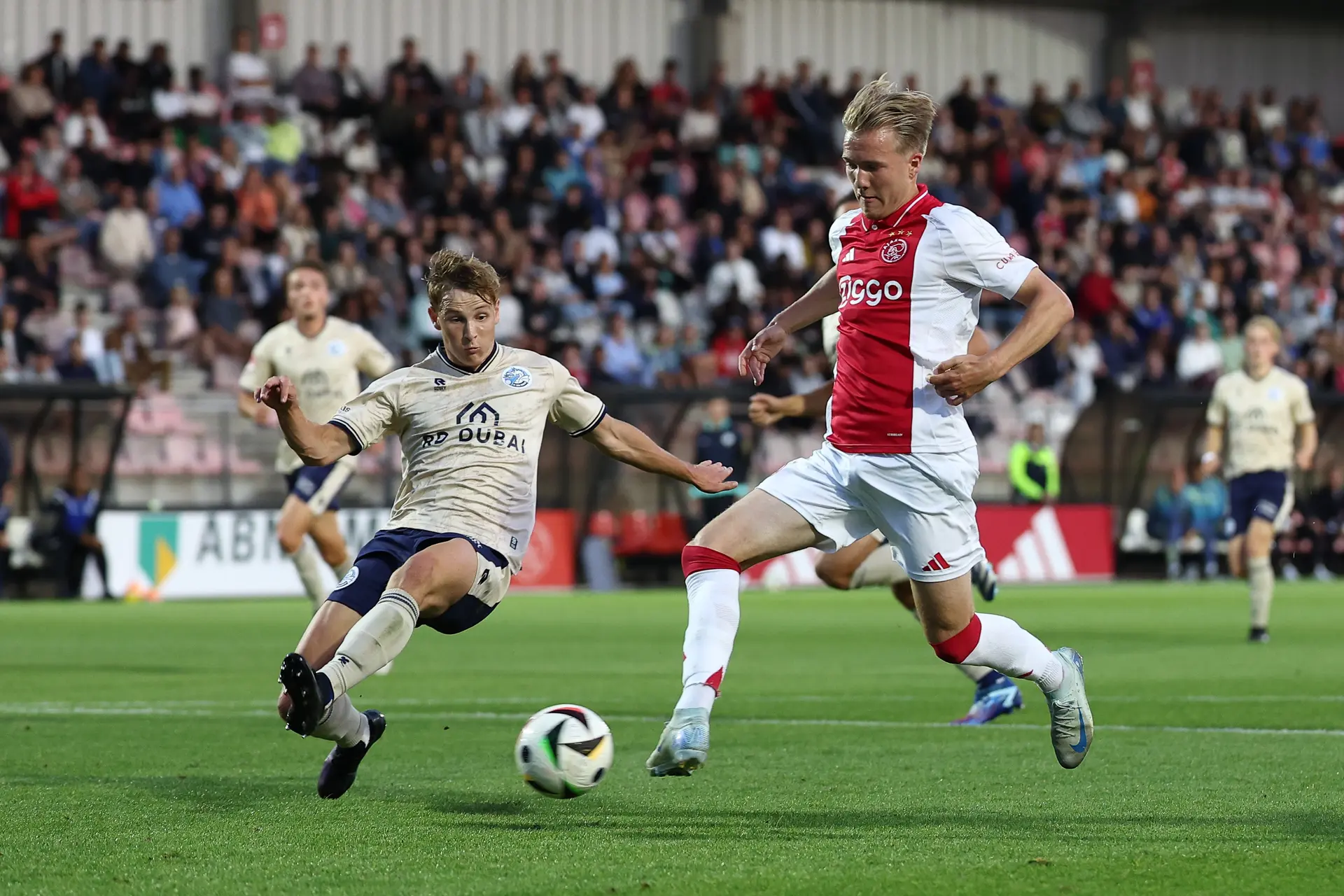 Jong Ajax moet in slotfase tegentreffer slikken en verliest van FC Den Bosch