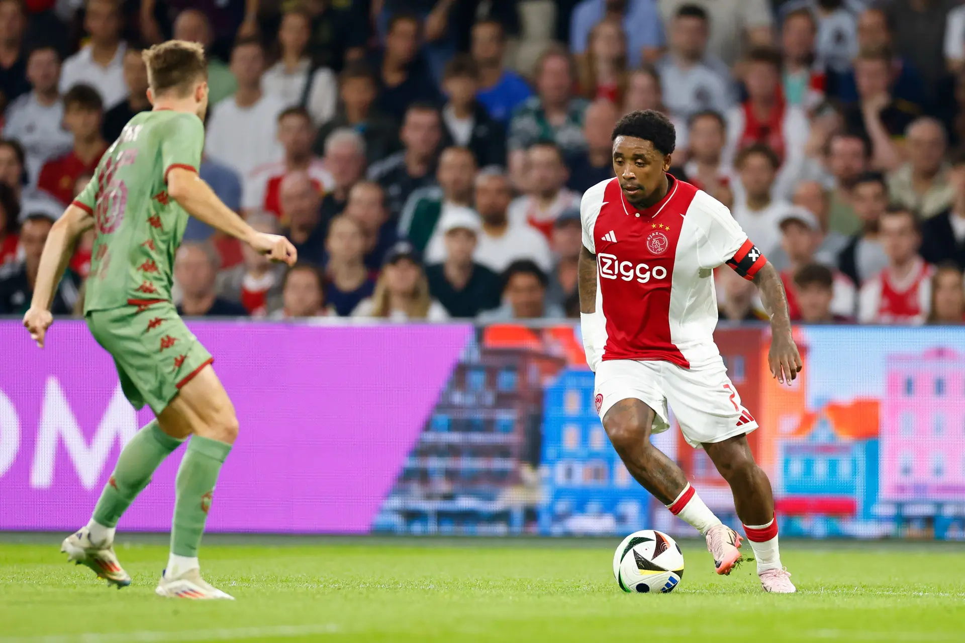 'Ajax alleen nog de markt op voor versterkingen bij verkoop Bergwijn'