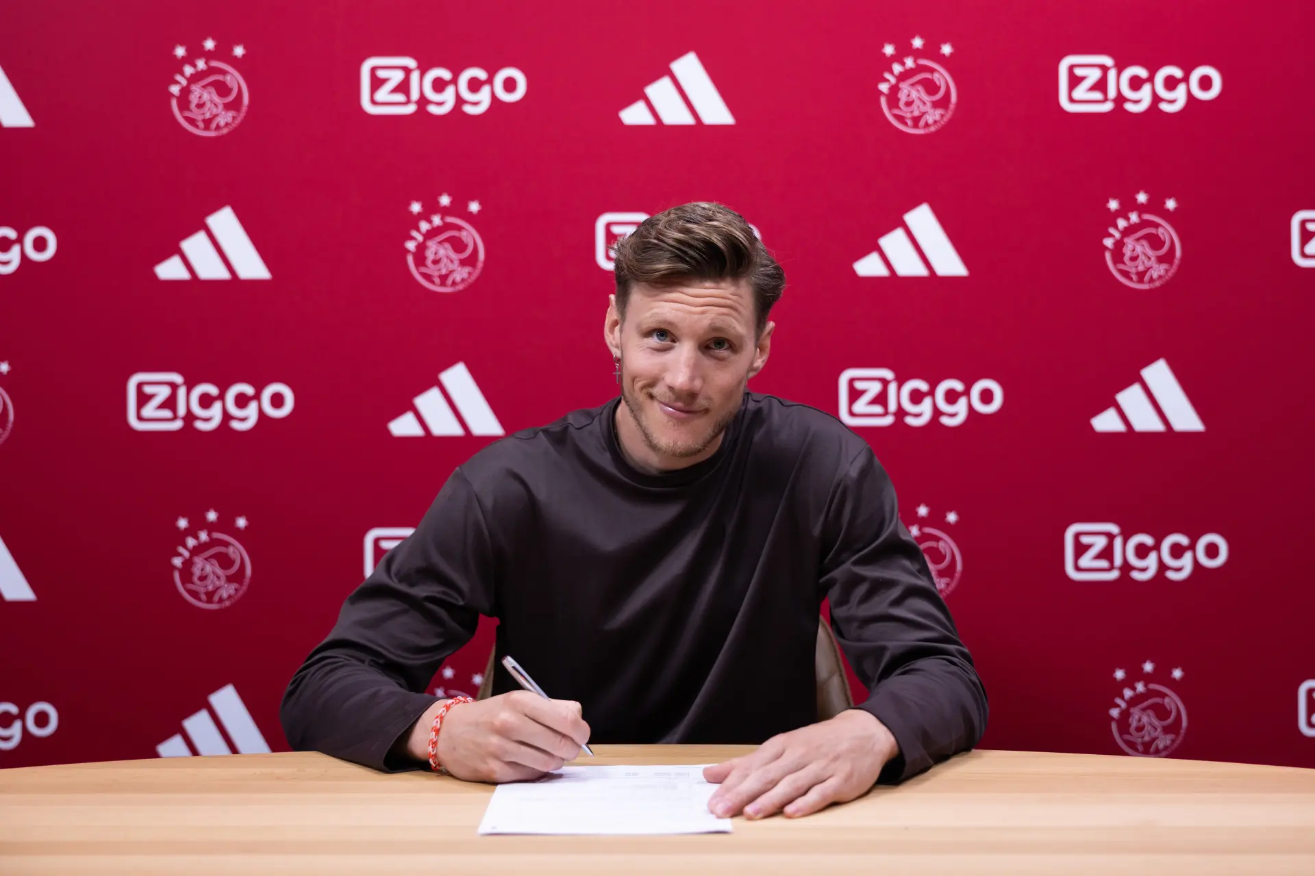 Ajax schrijft Weghorst in voor Europa League; Wijndal en Tahirovic ook ingeschreven